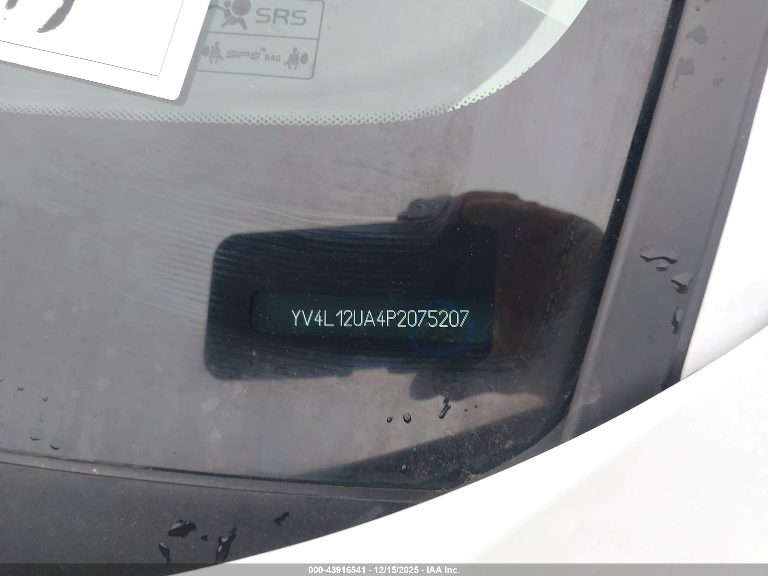 VOLVO XC40 image 9