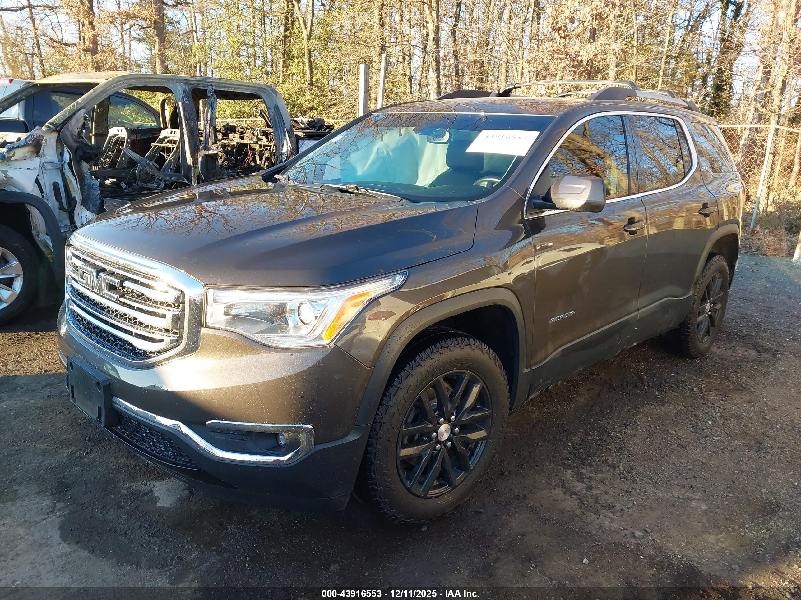 GMC ACADIA image 2