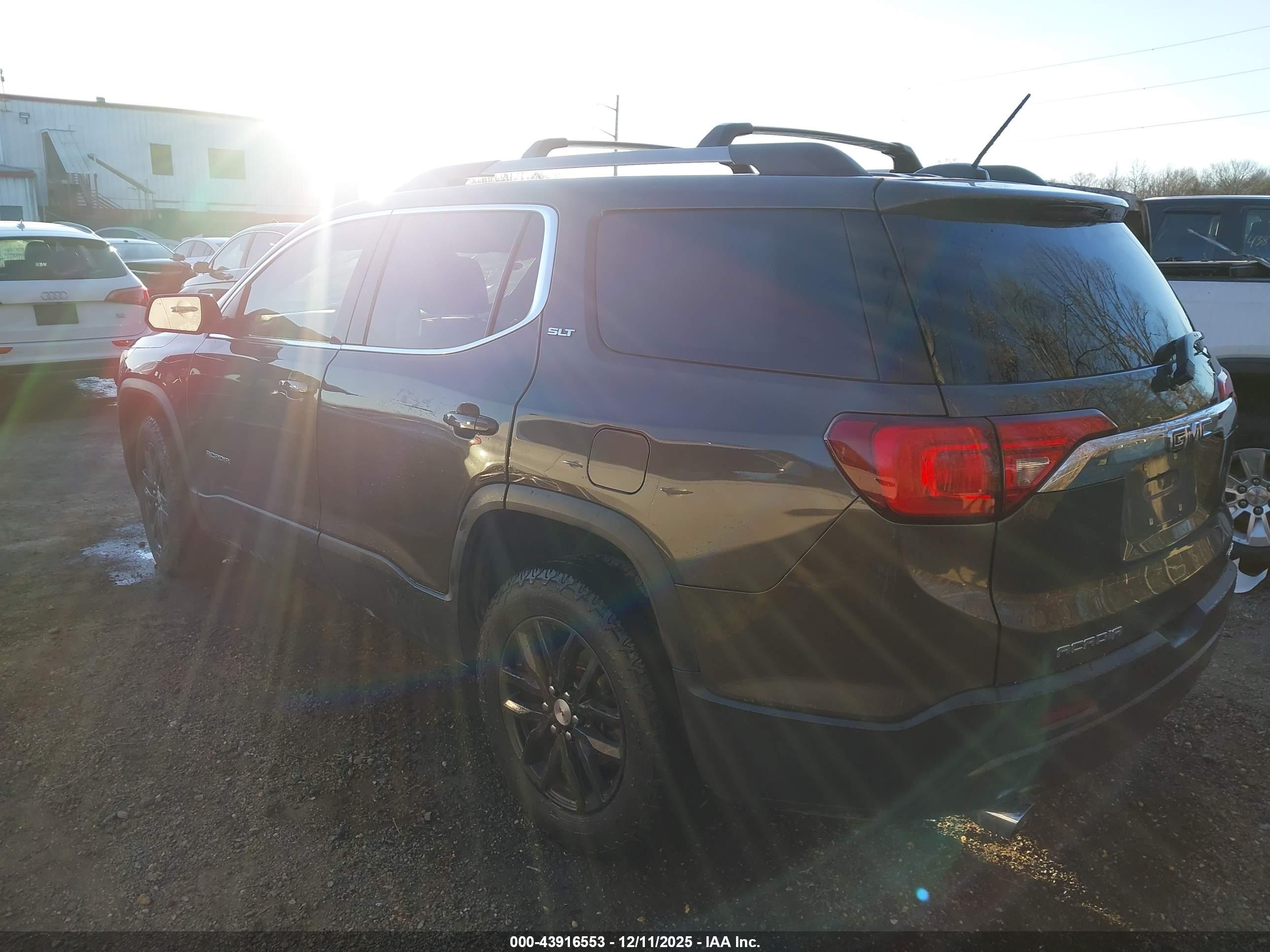 GMC ACADIA image 3