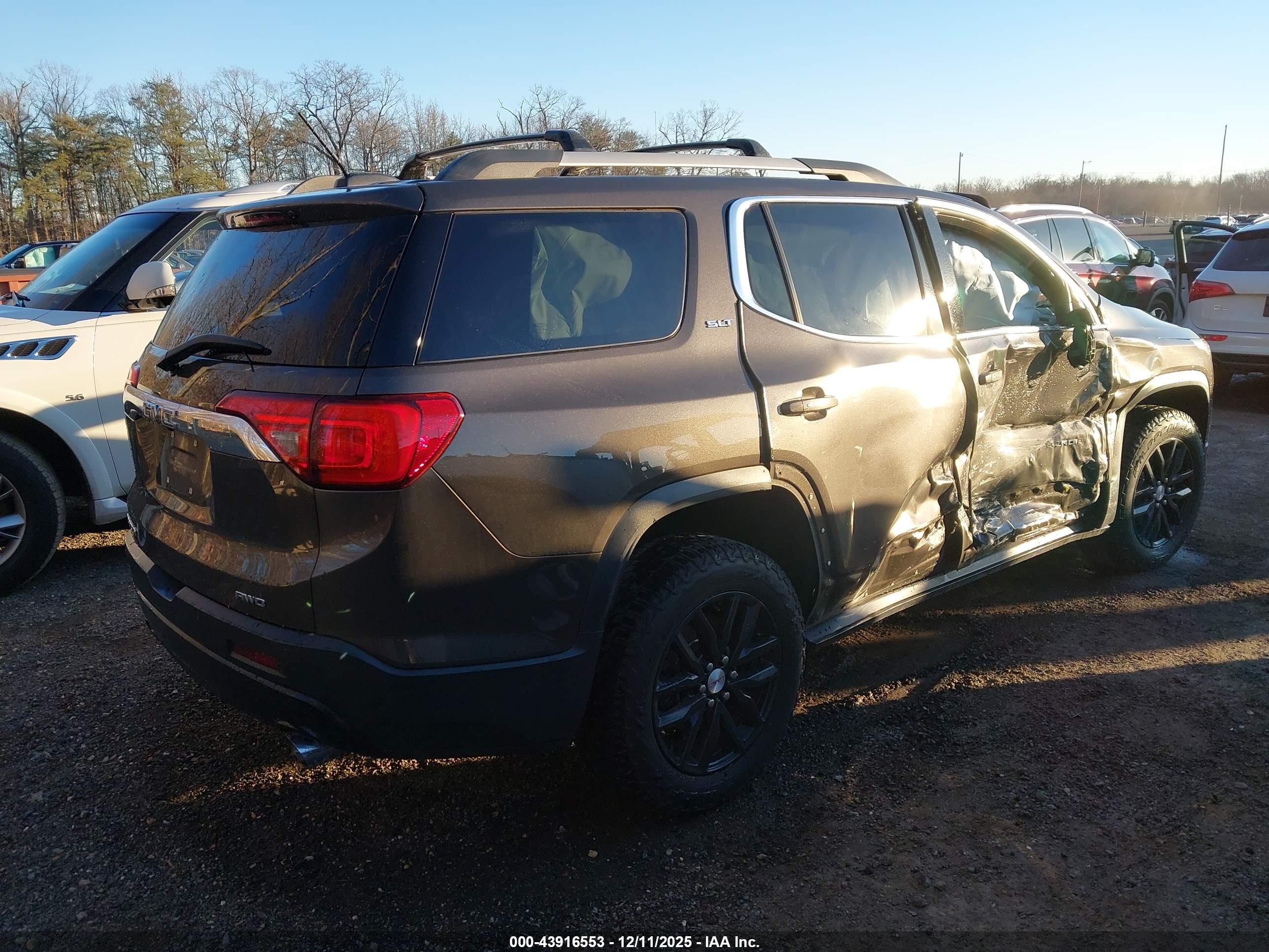 GMC ACADIA image 4