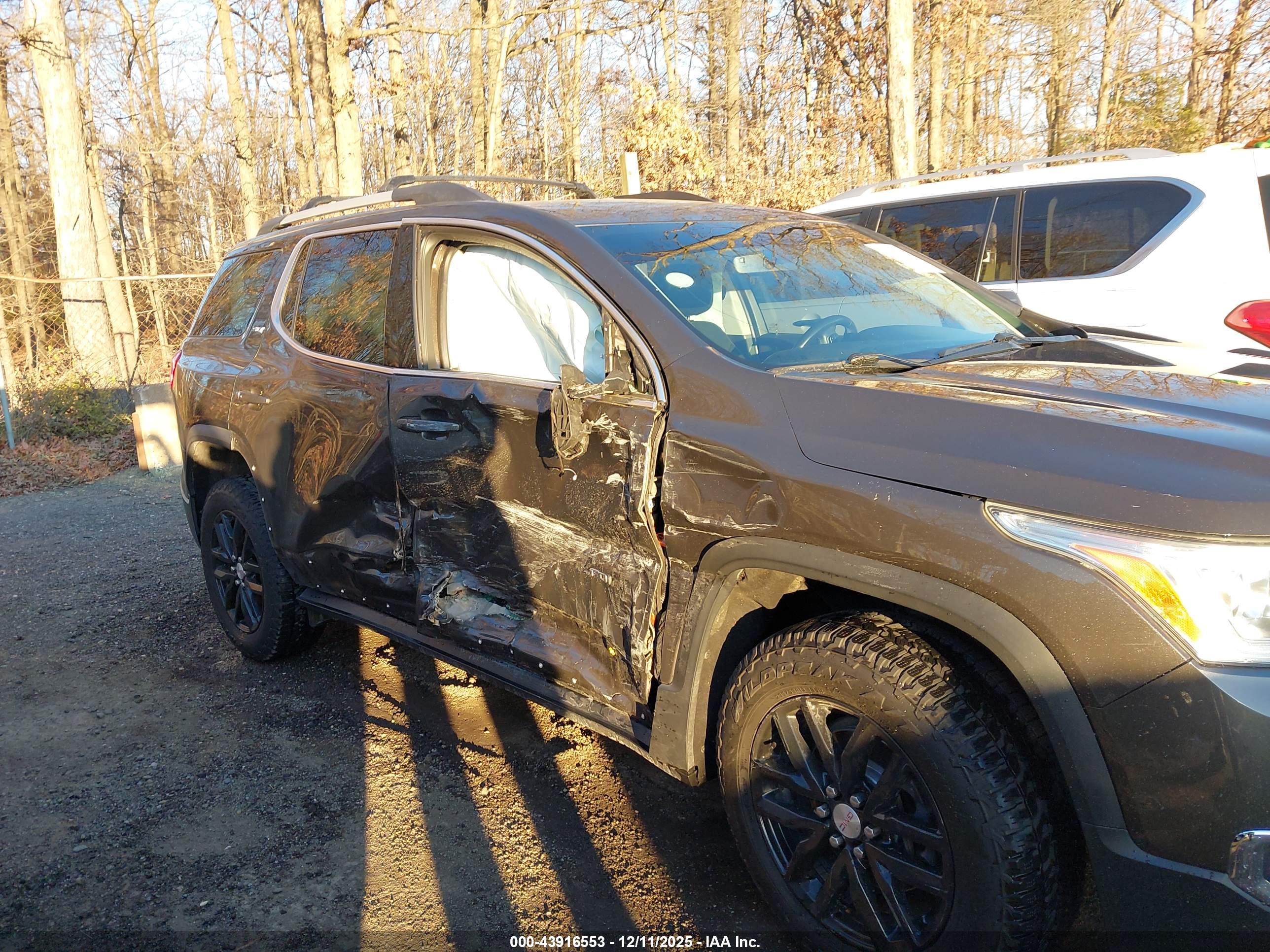 GMC ACADIA image 6