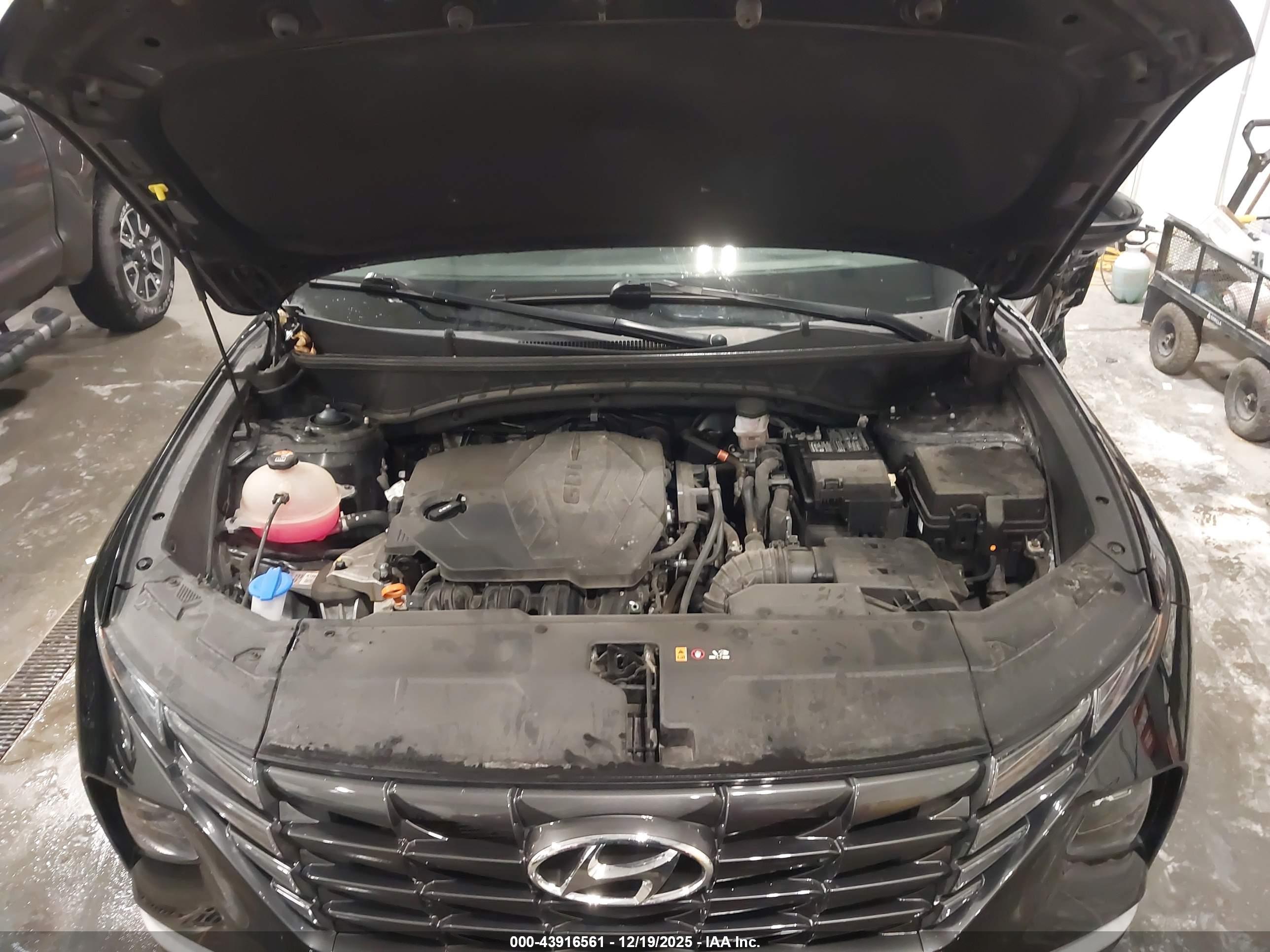 HYUNDAI TUCSON image 10