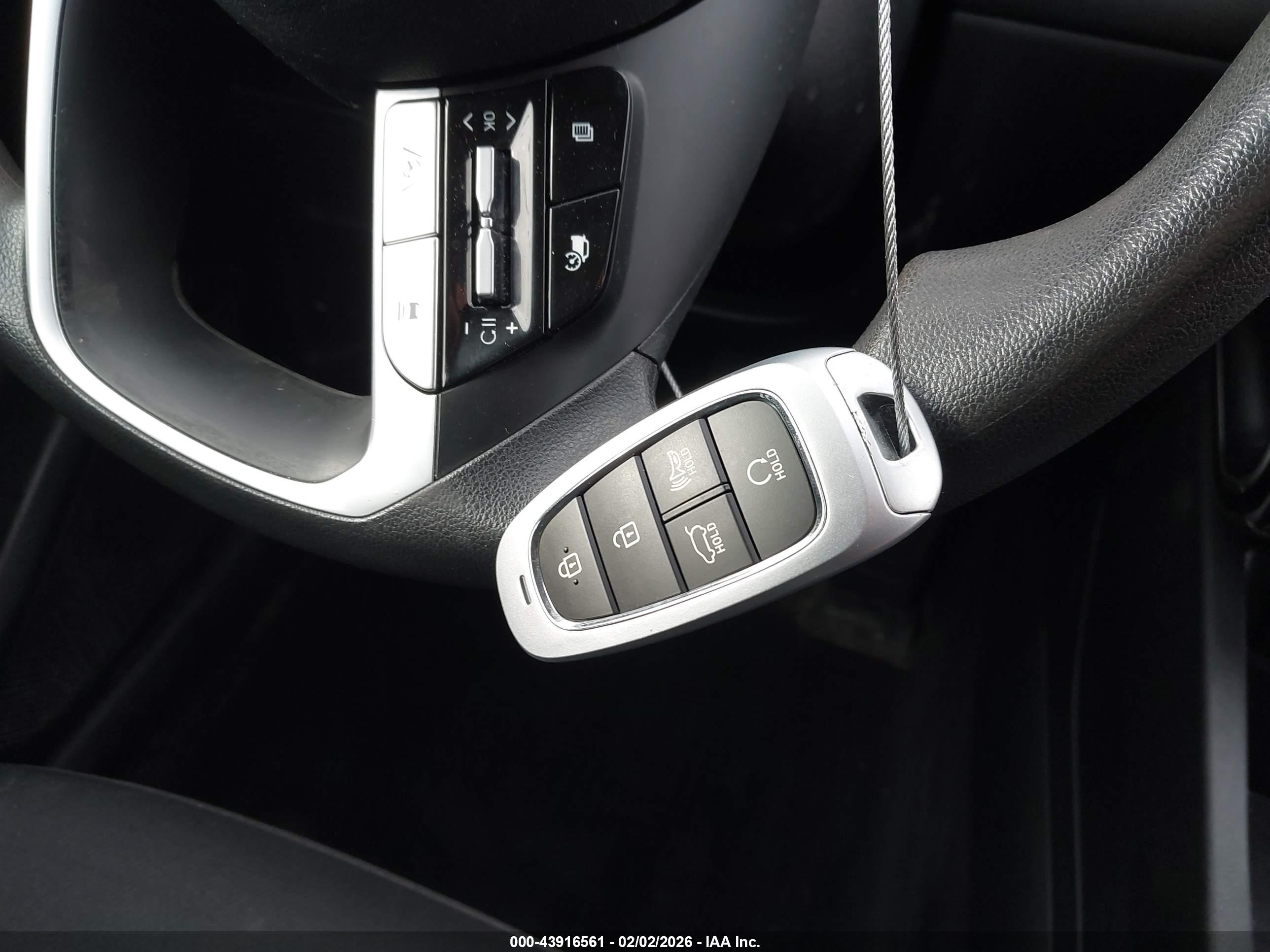 HYUNDAI TUCSON image 11
