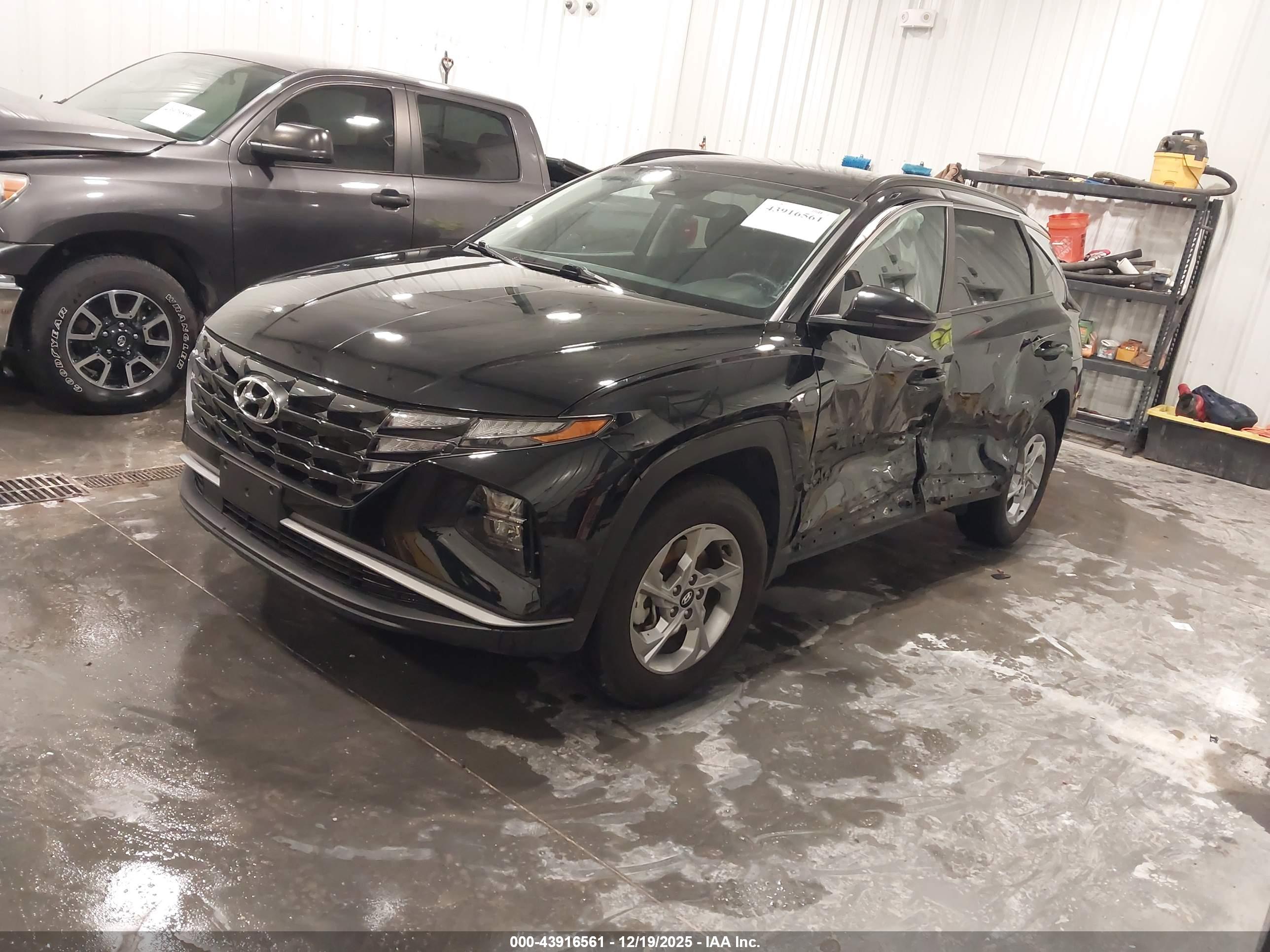 HYUNDAI TUCSON image 2