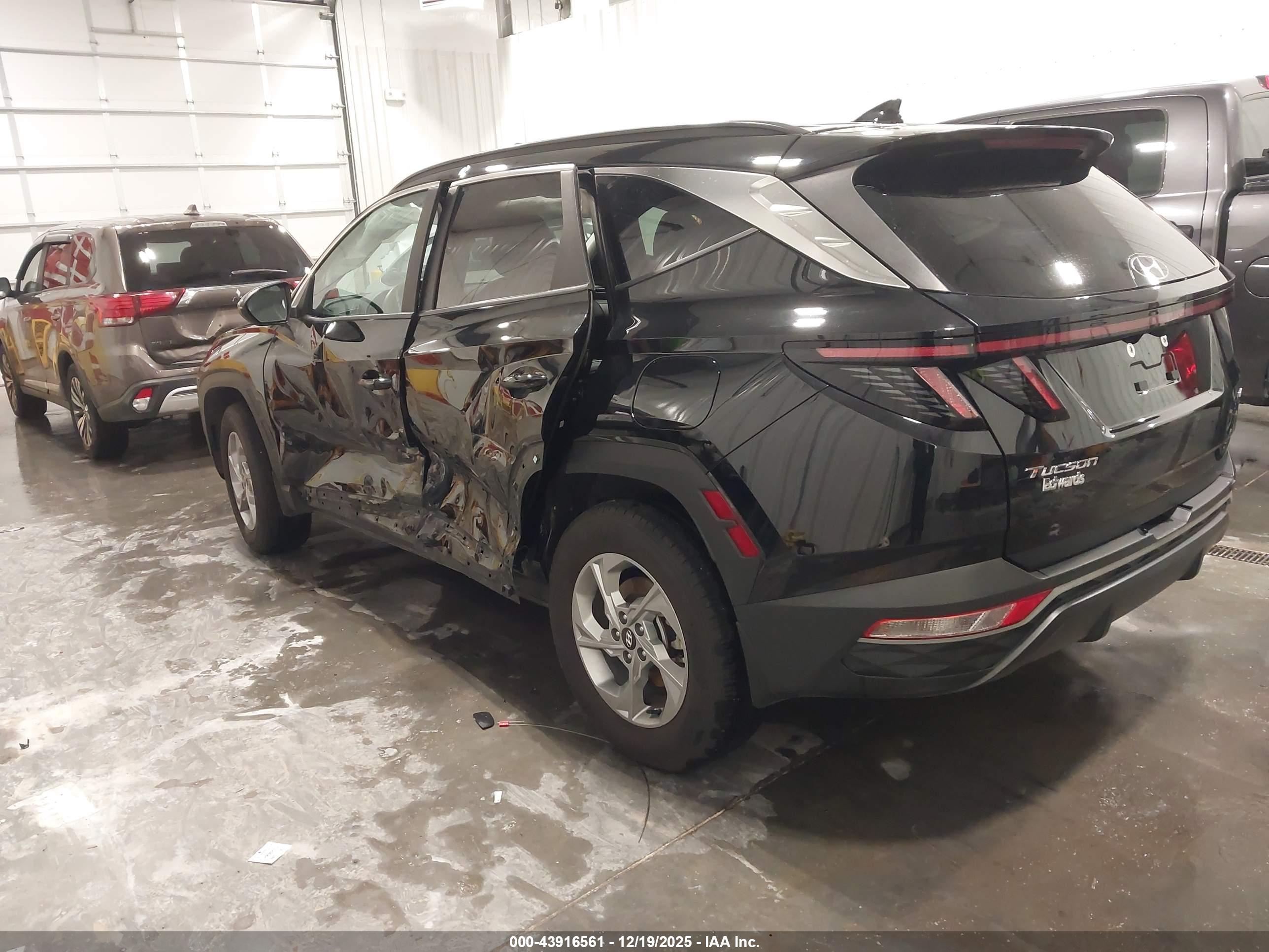 HYUNDAI TUCSON image 3