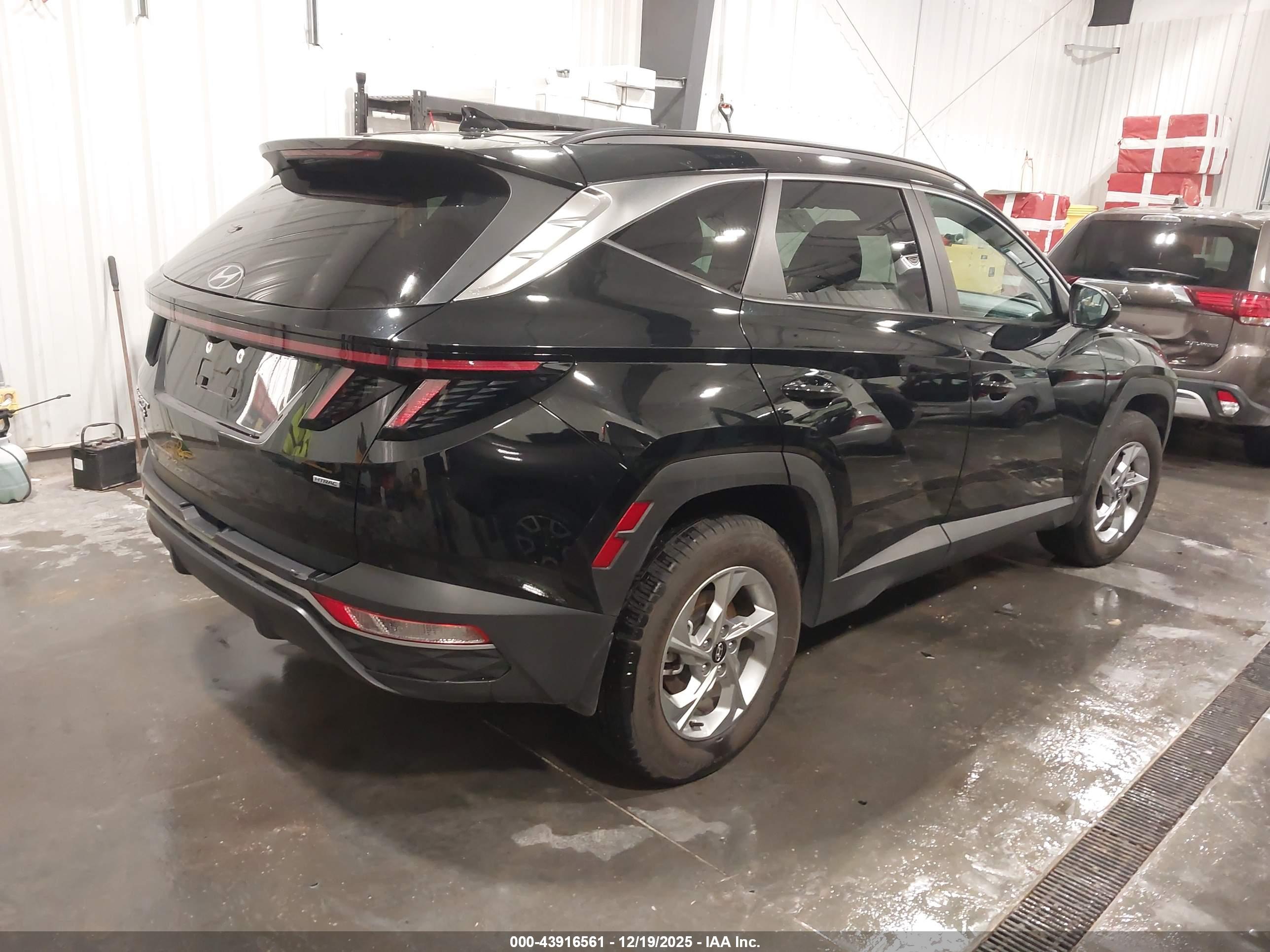 HYUNDAI TUCSON image 4
