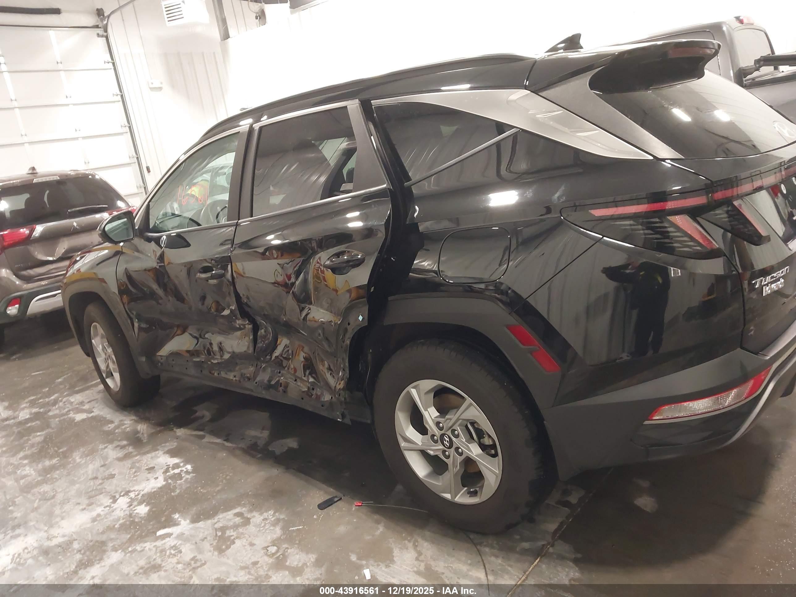 HYUNDAI TUCSON image 6