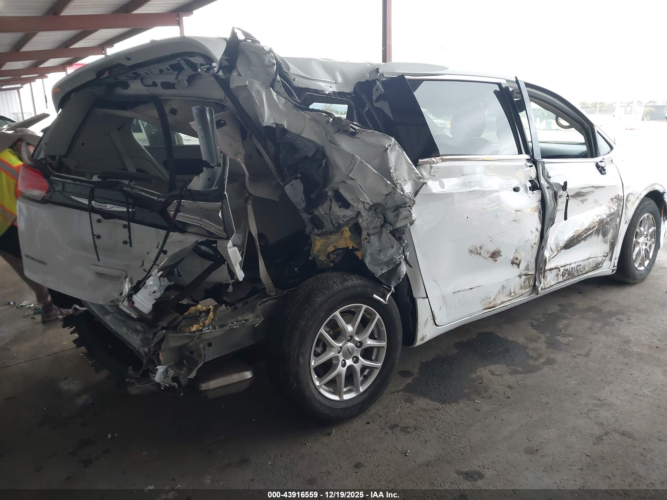 CHRYSLER VOYAGER image 6