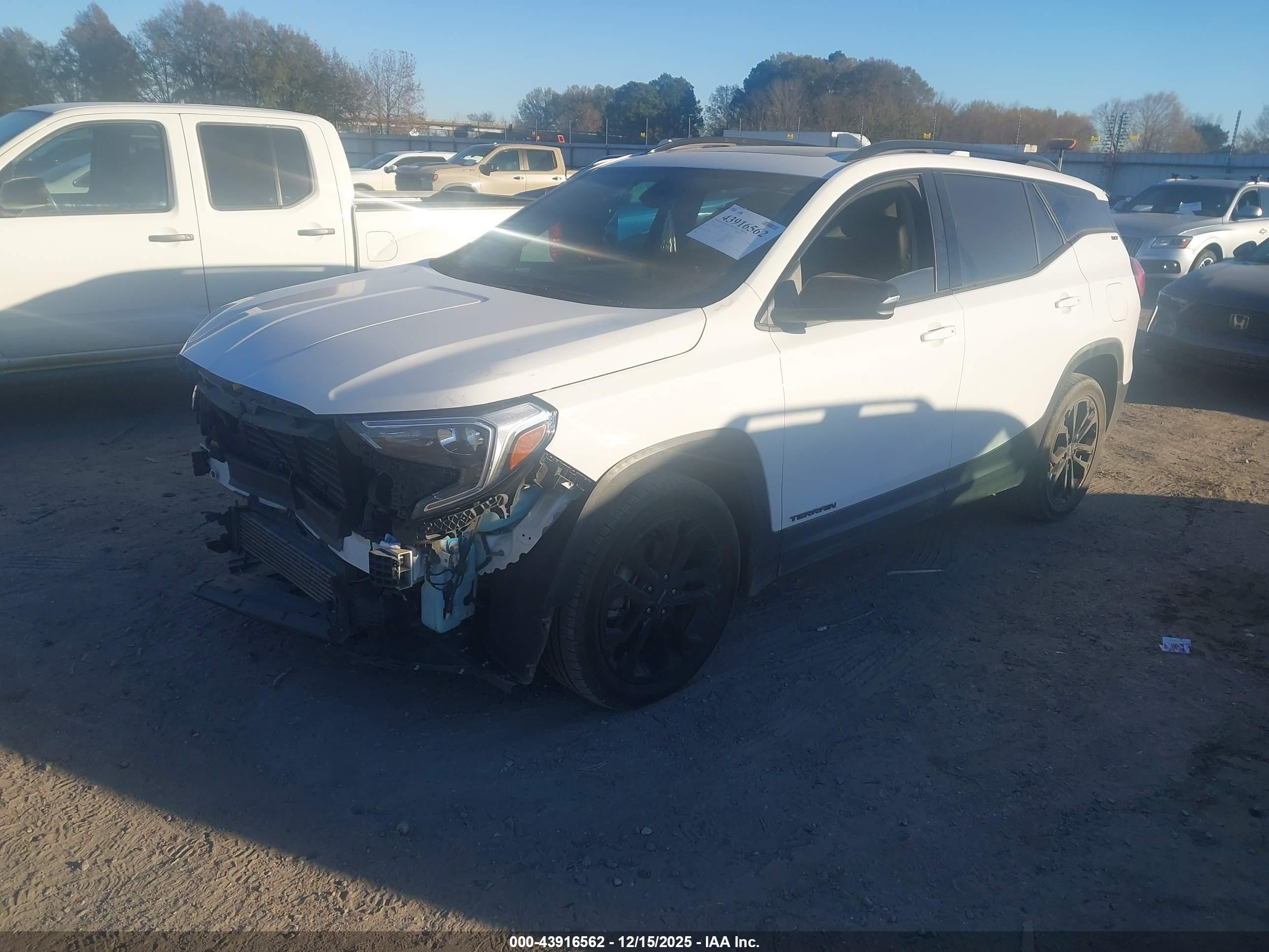 GMC TERRAIN image 2