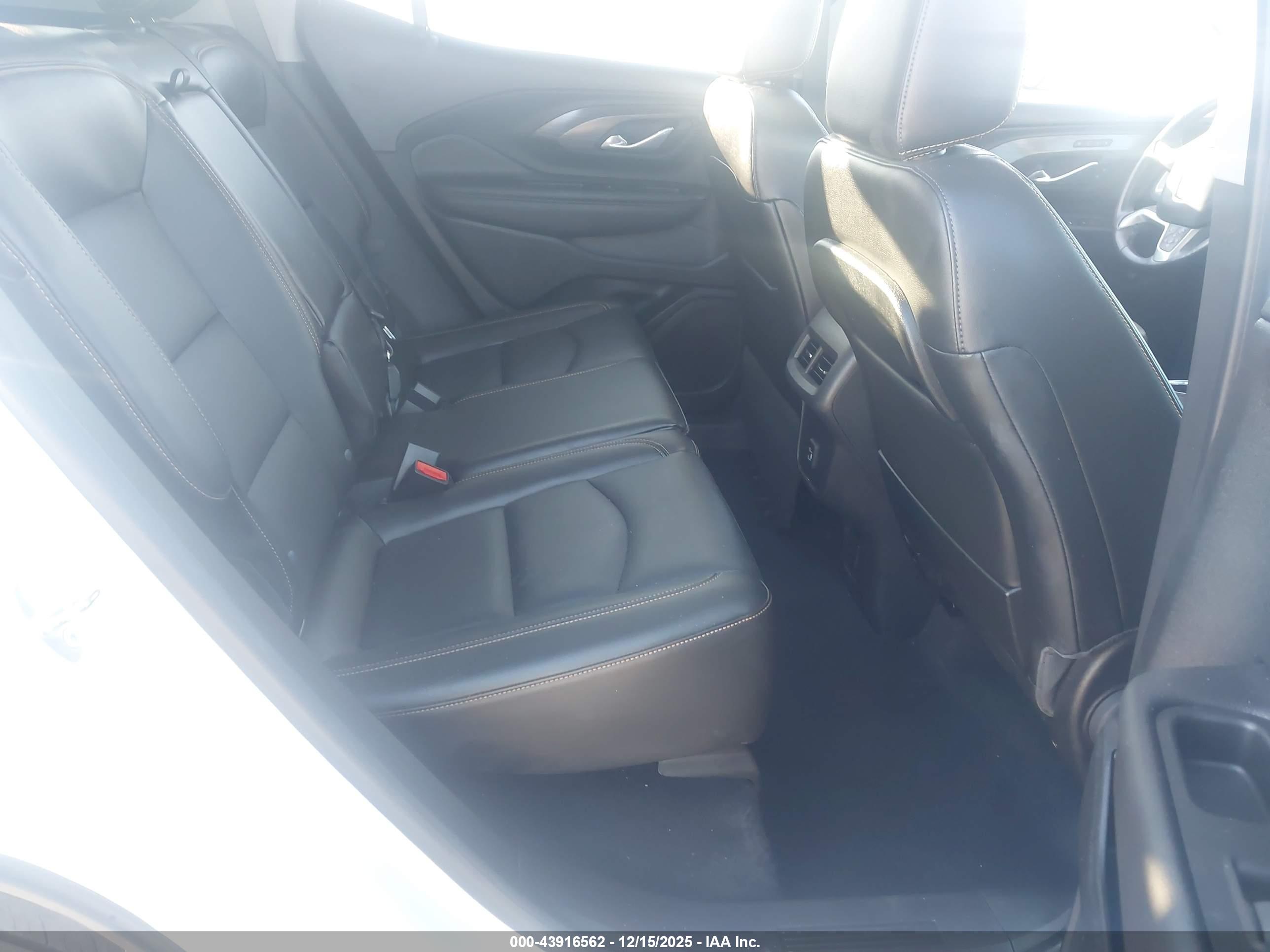 GMC TERRAIN image 8