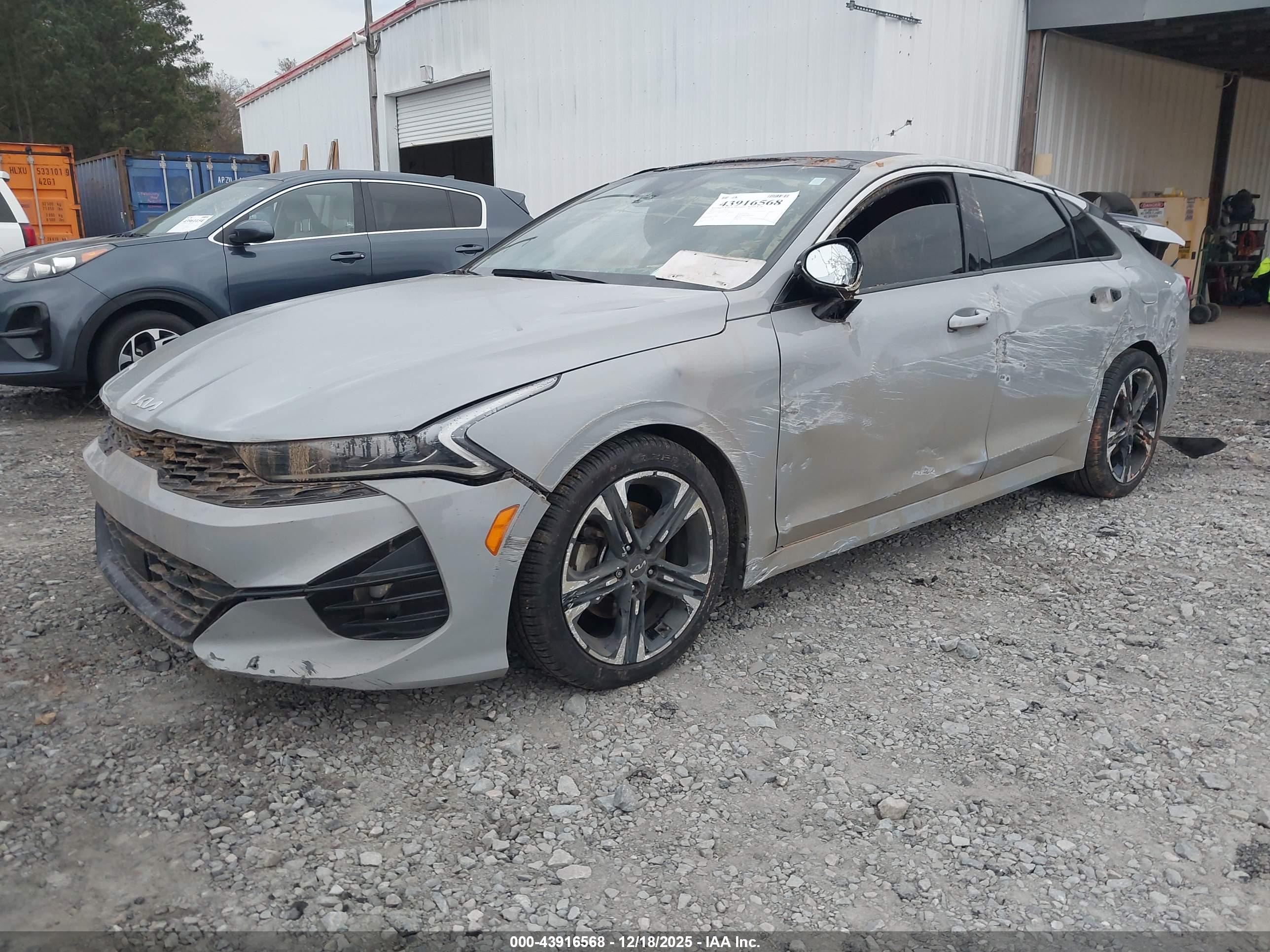 KIA K5 image 2