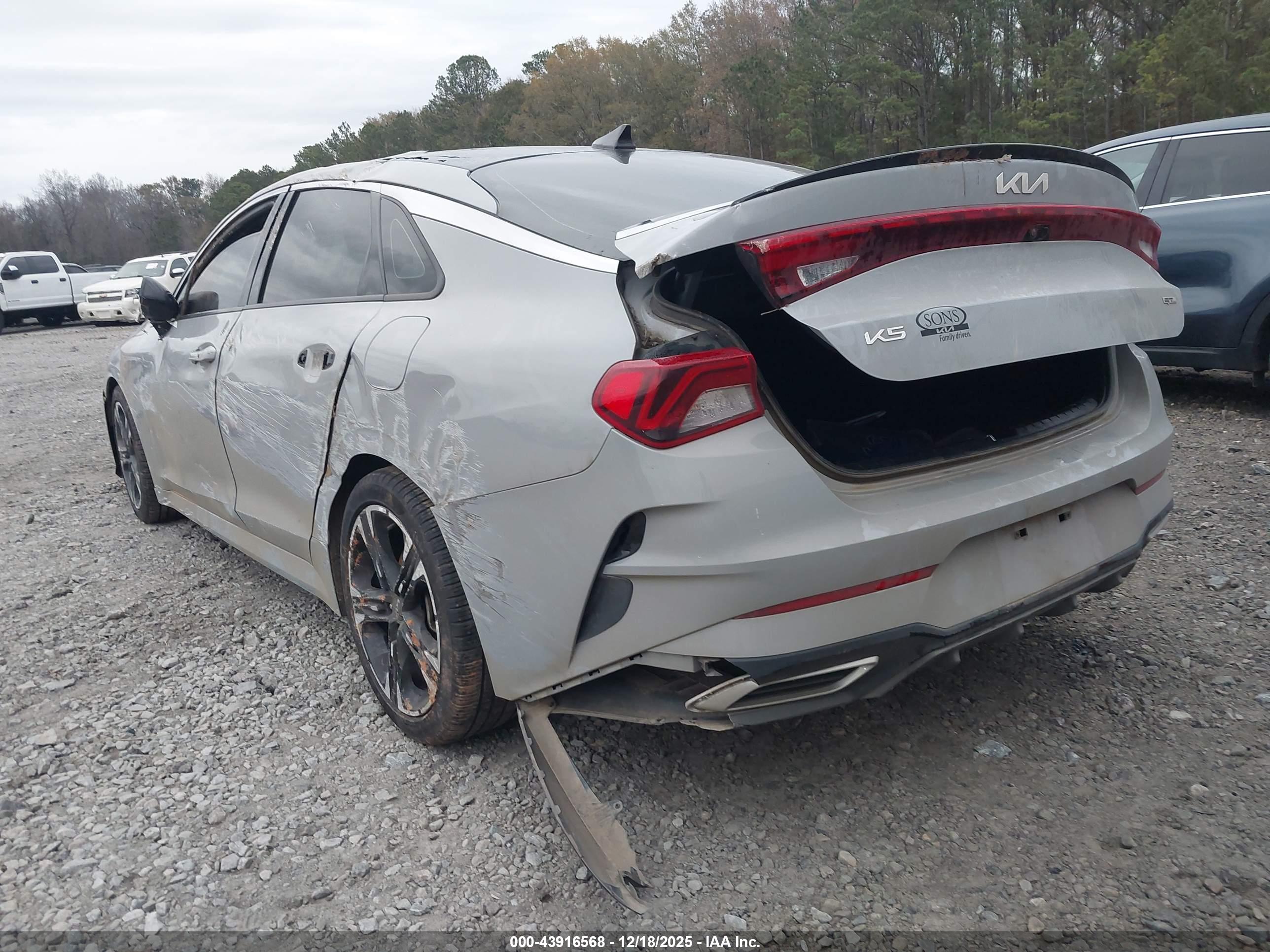KIA K5 image 3