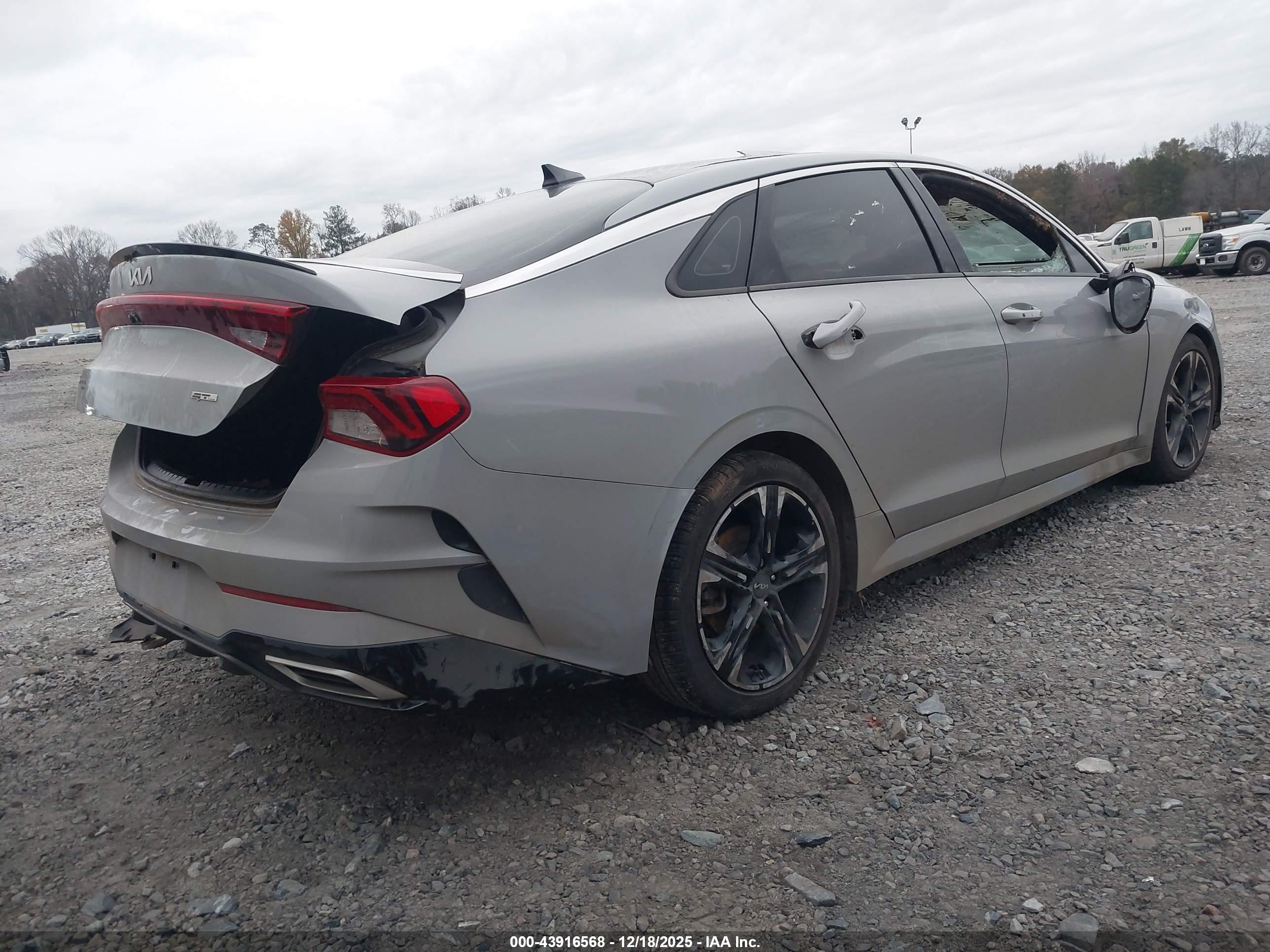 KIA K5 image 4