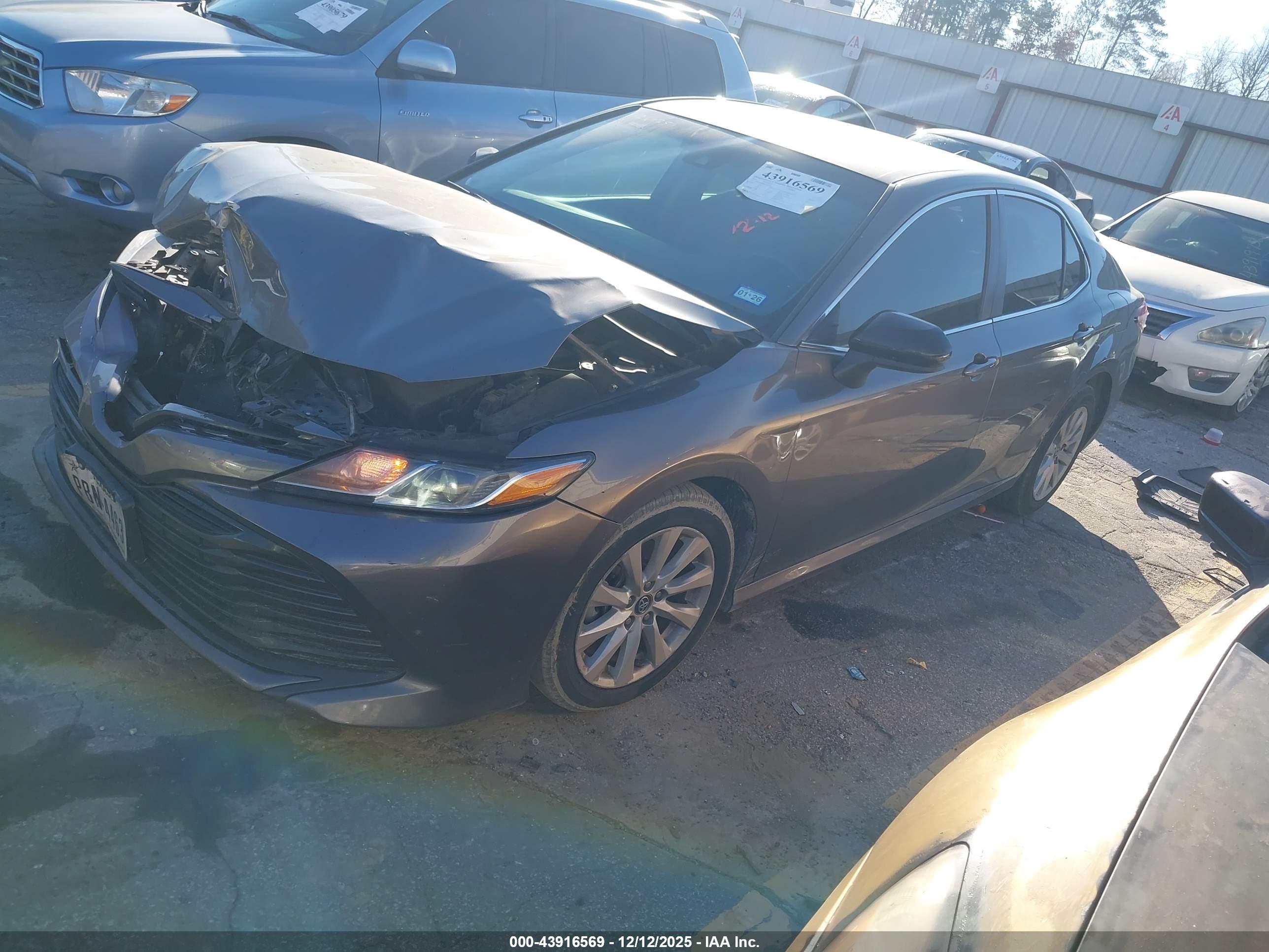 TOYOTA CAMRY image 2