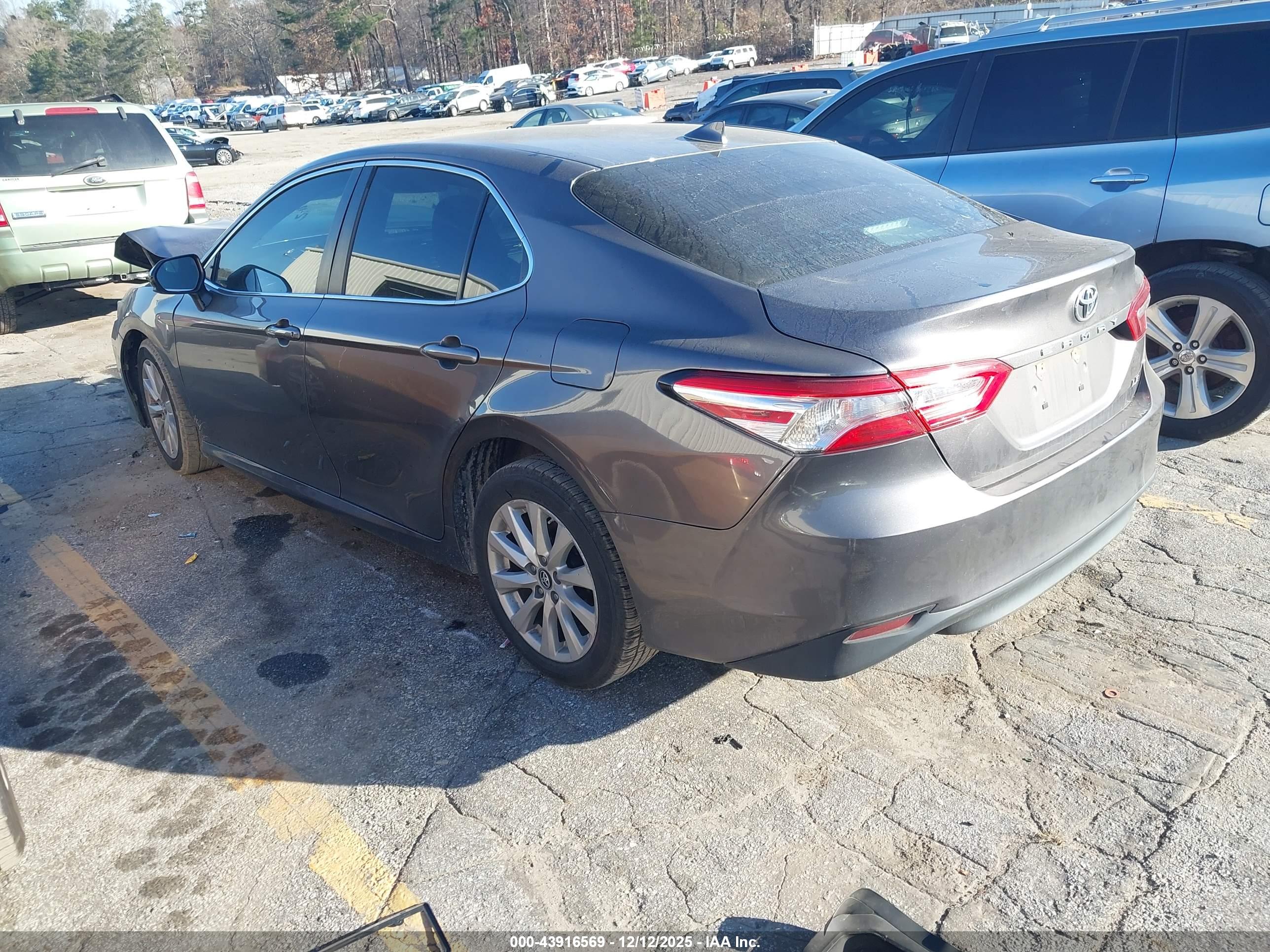 TOYOTA CAMRY image 3