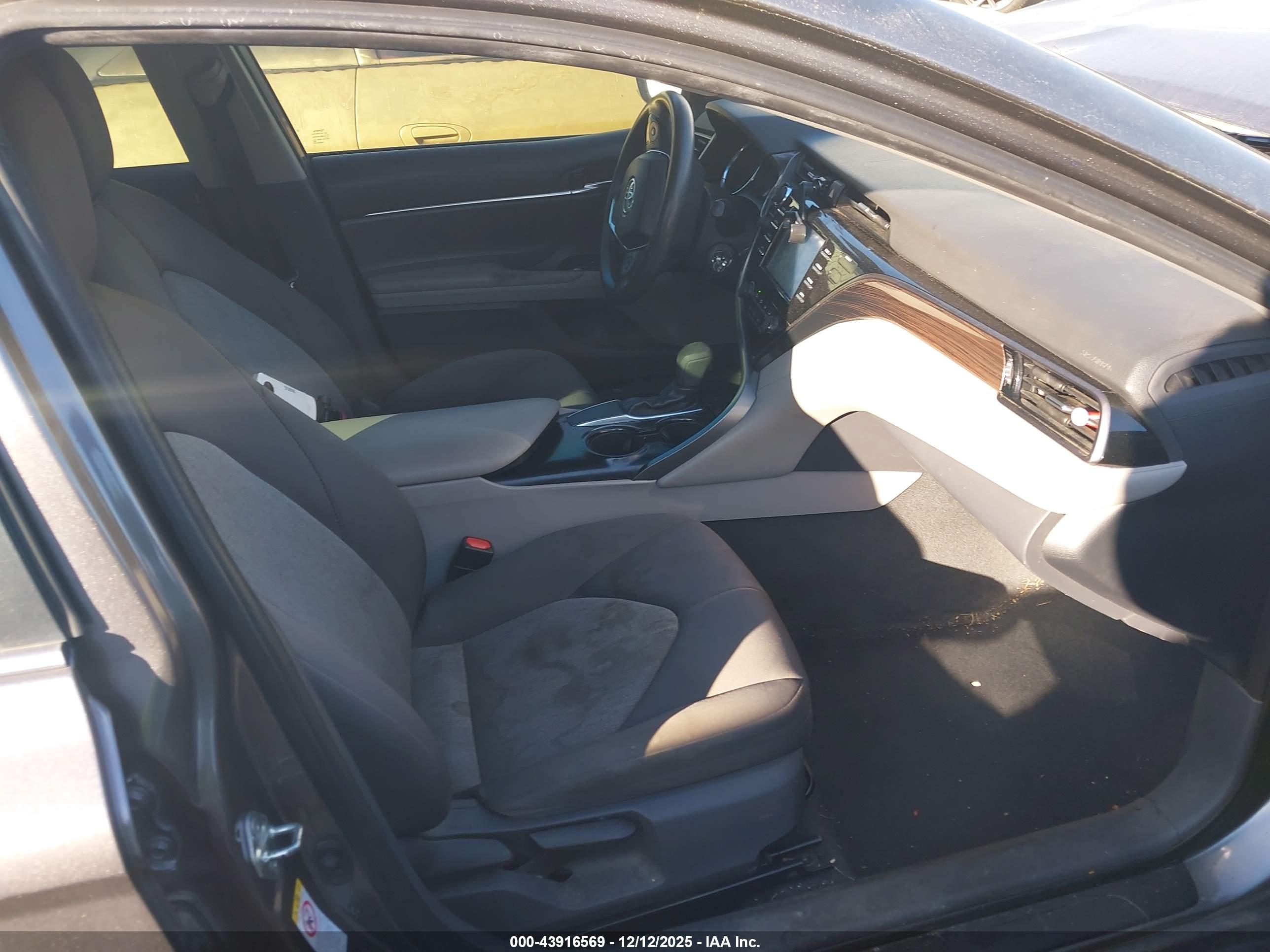 TOYOTA CAMRY image 5