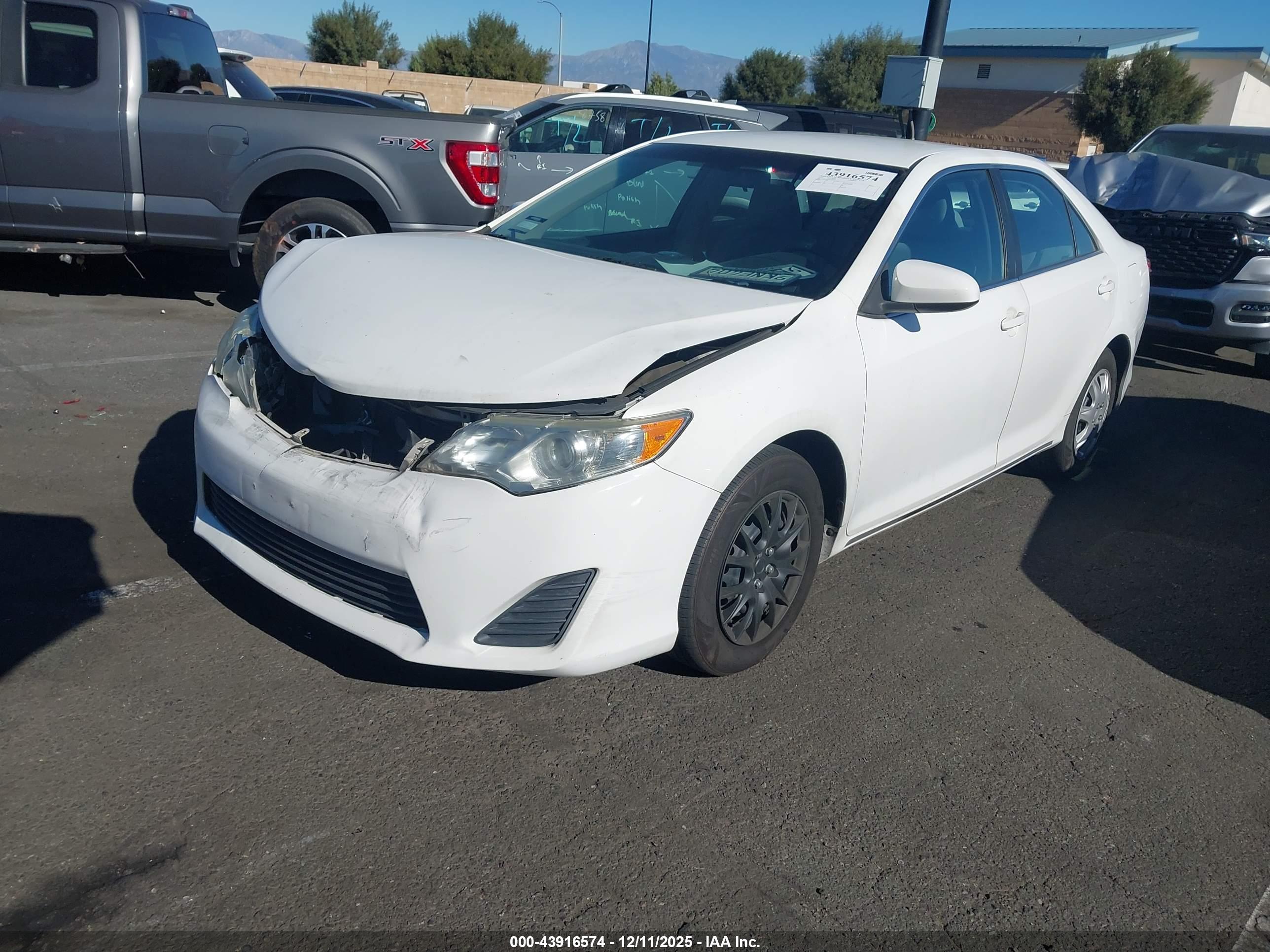 TOYOTA CAMRY image 2
