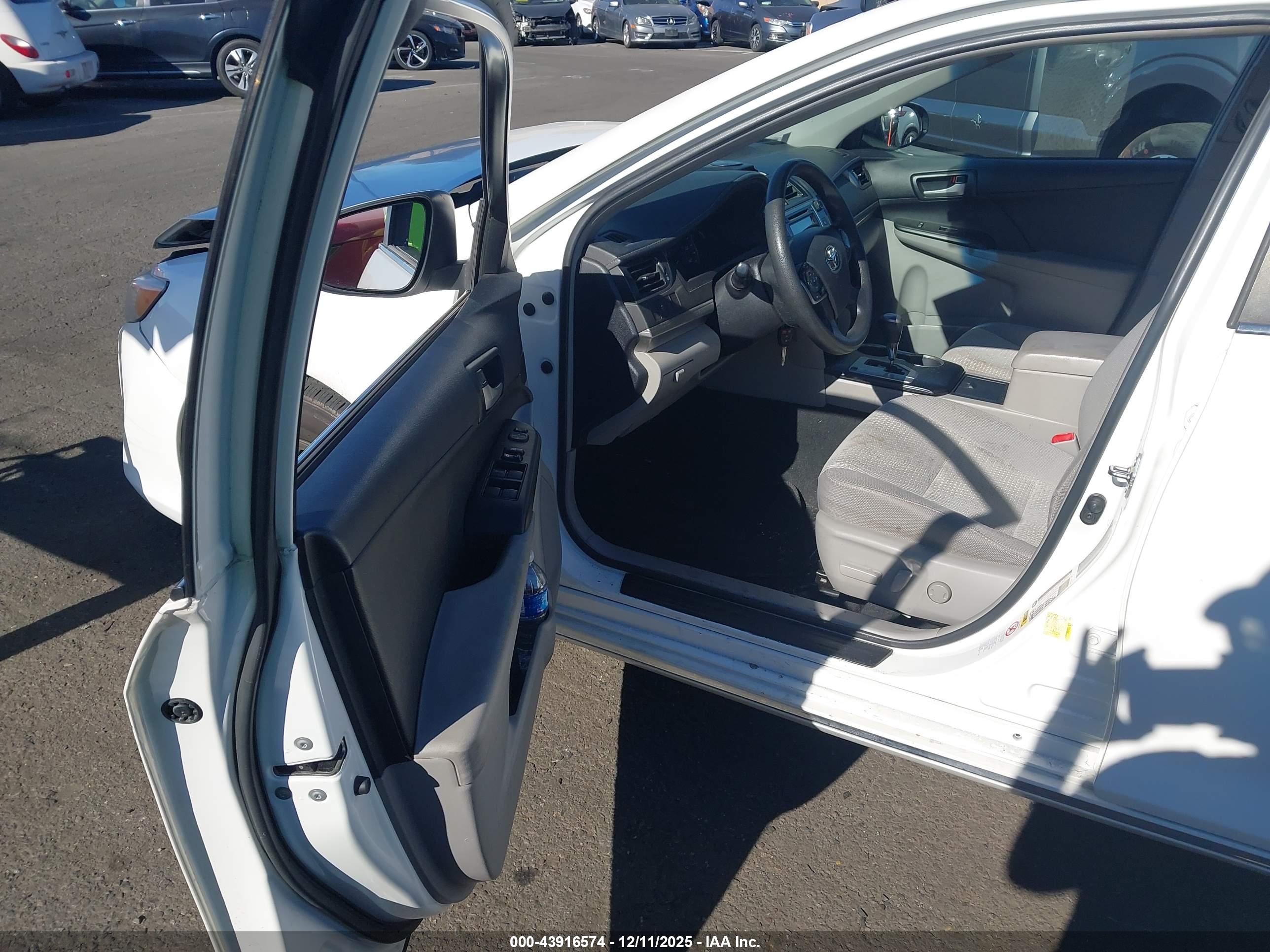 TOYOTA CAMRY image 5