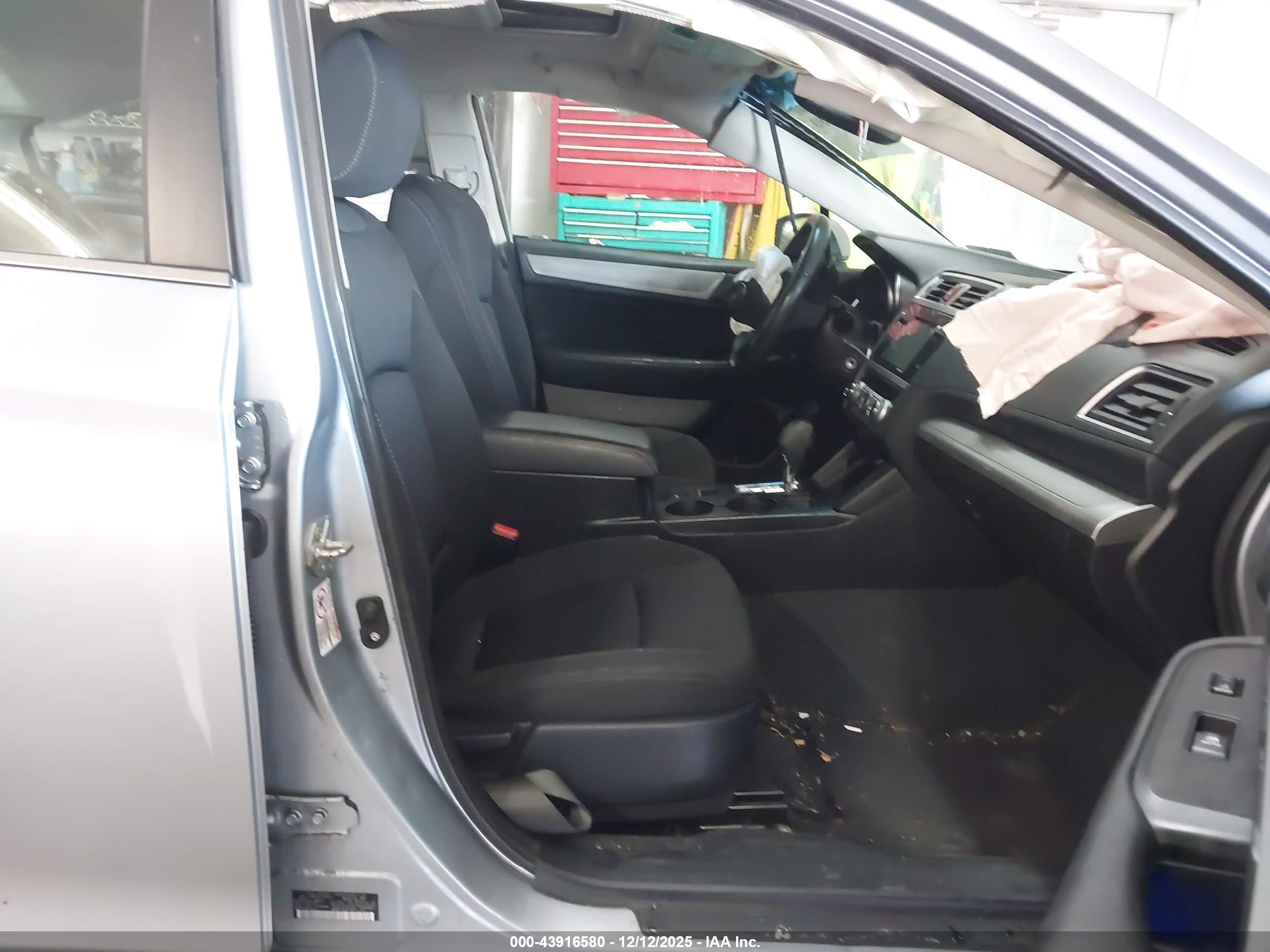 SUBARU LEGACY image 5