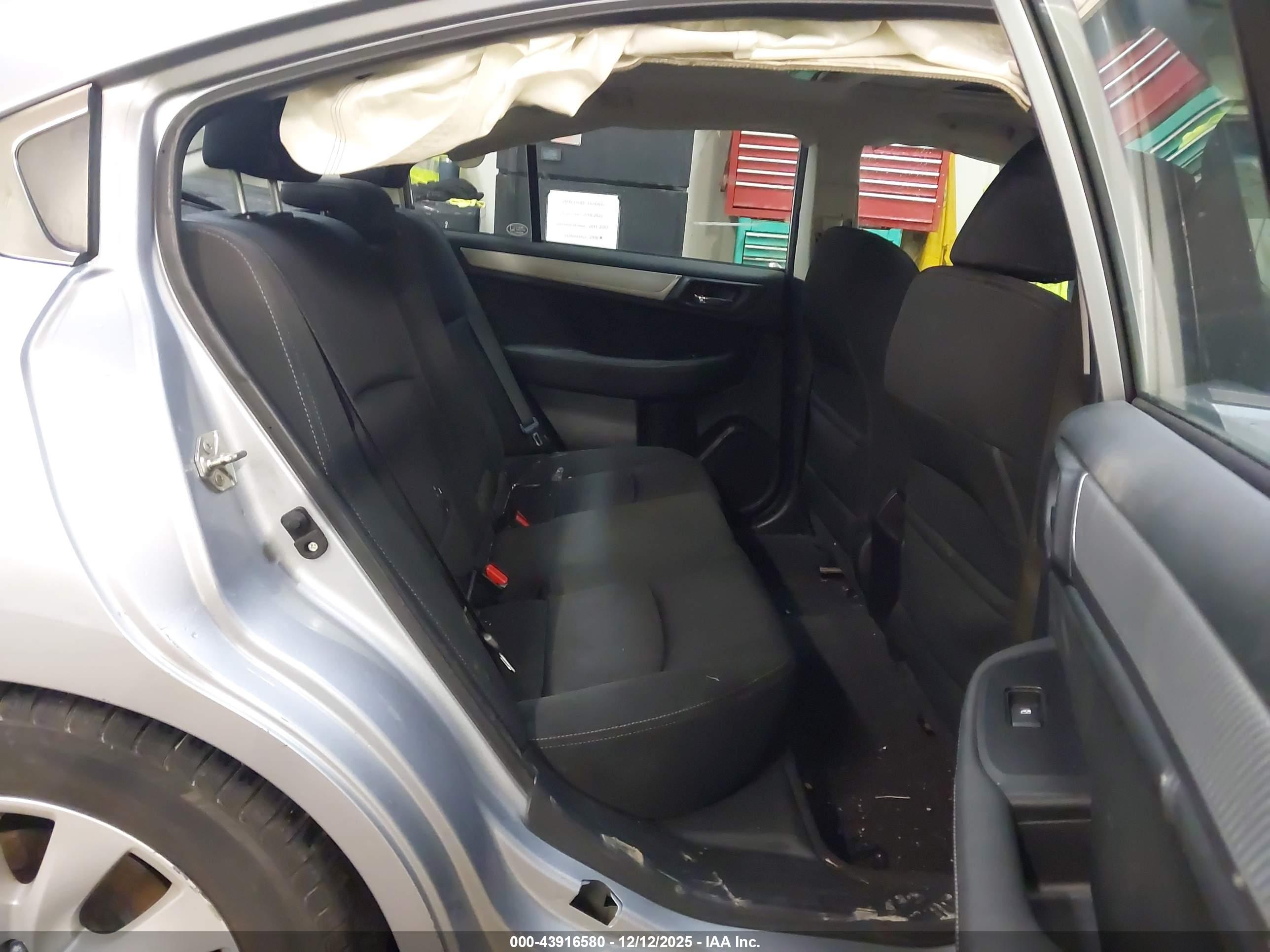 SUBARU LEGACY image 8