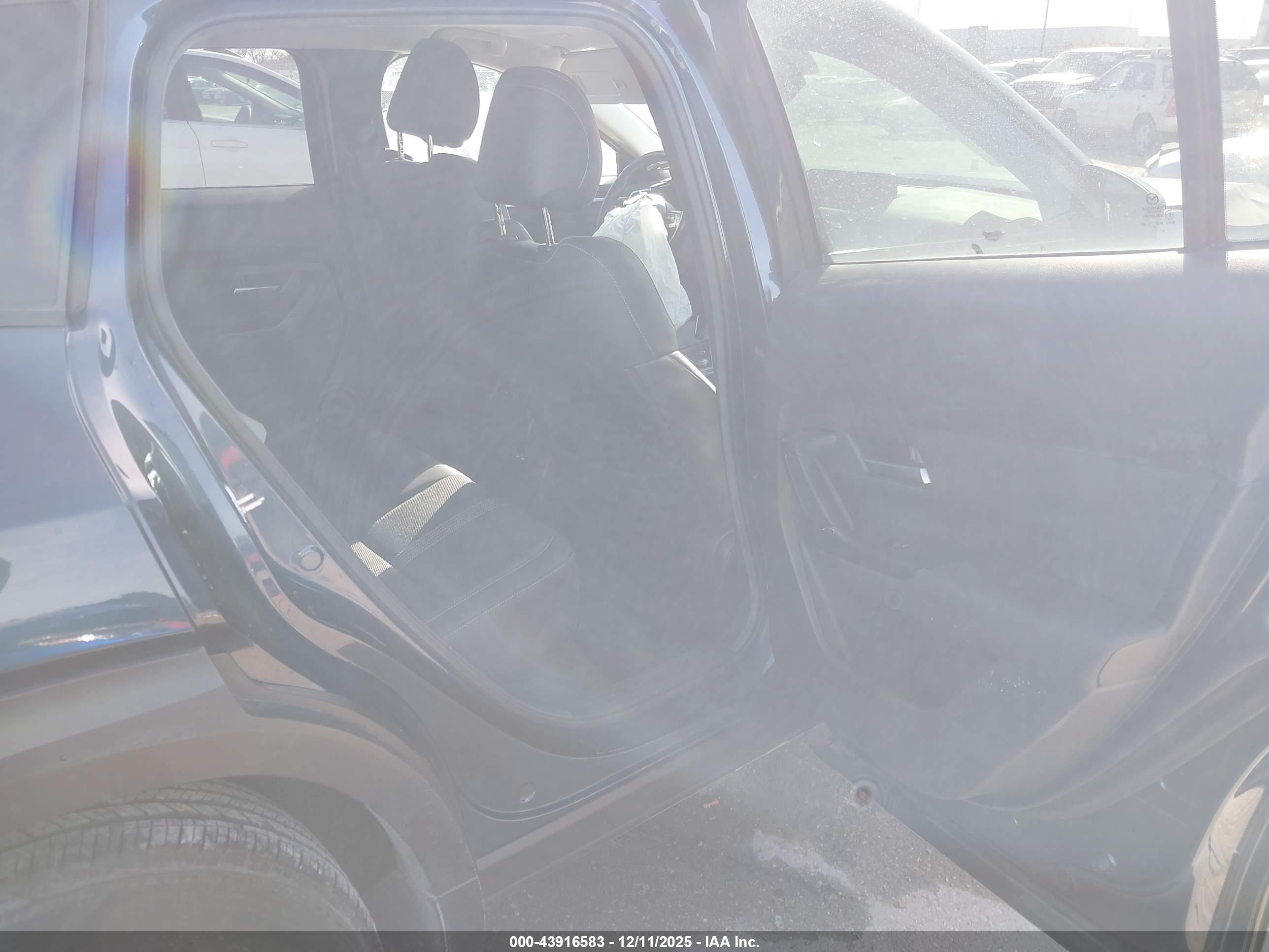 MAZDA CX-50 image 8