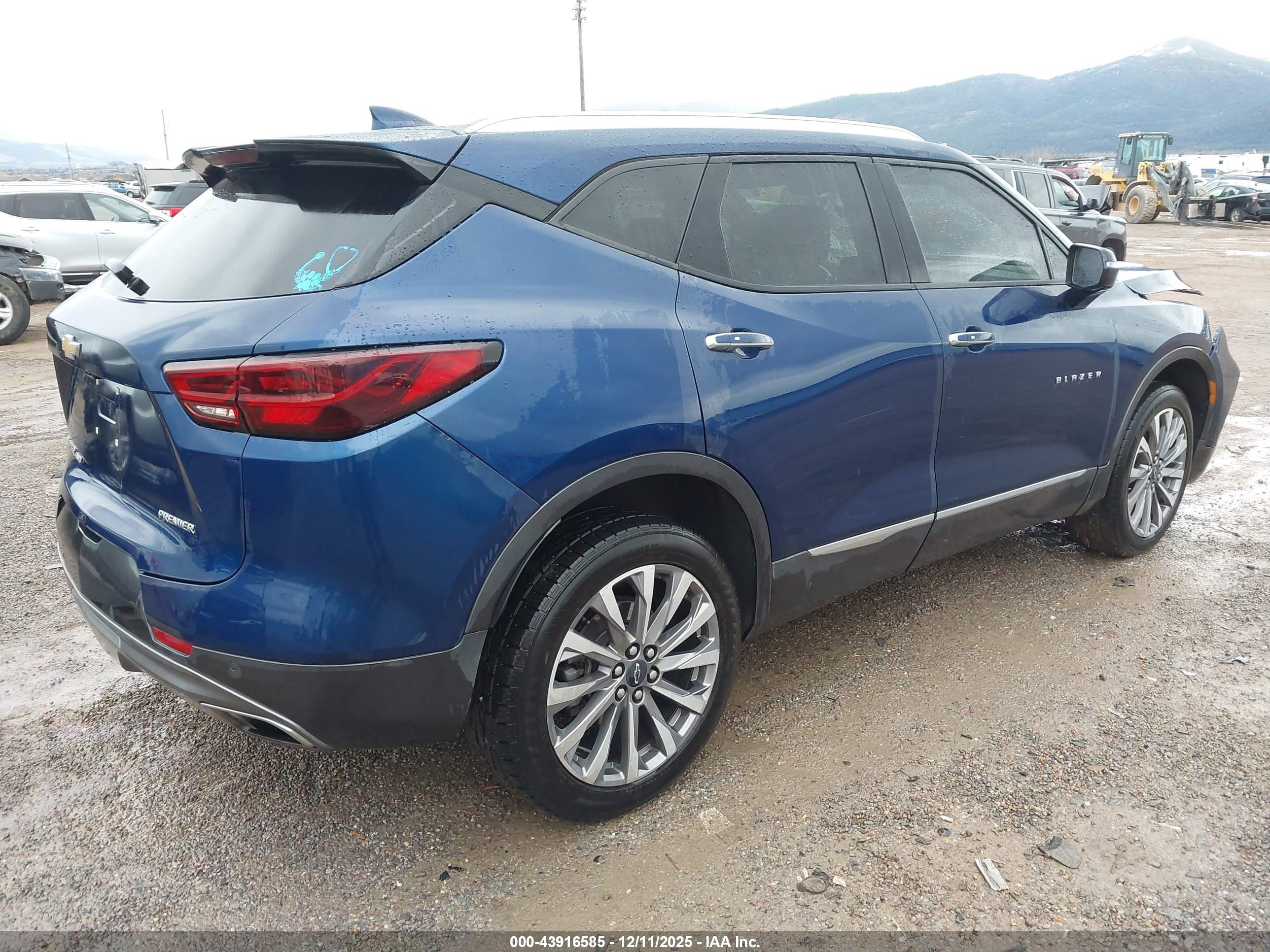 CHEVROLET BLAZER image 4