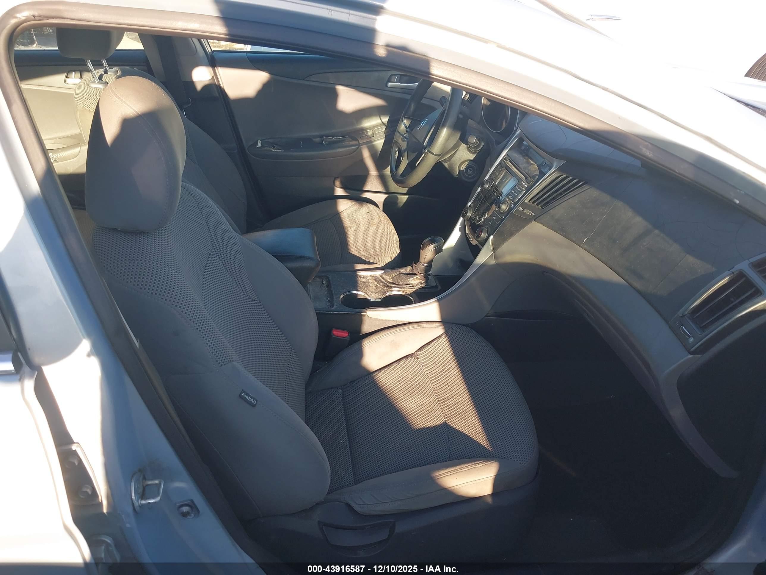 HYUNDAI SONATA image 5