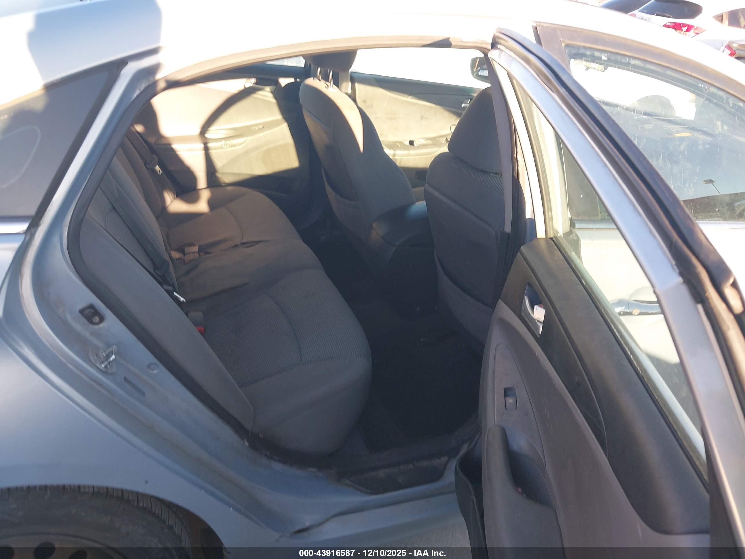 HYUNDAI SONATA image 8