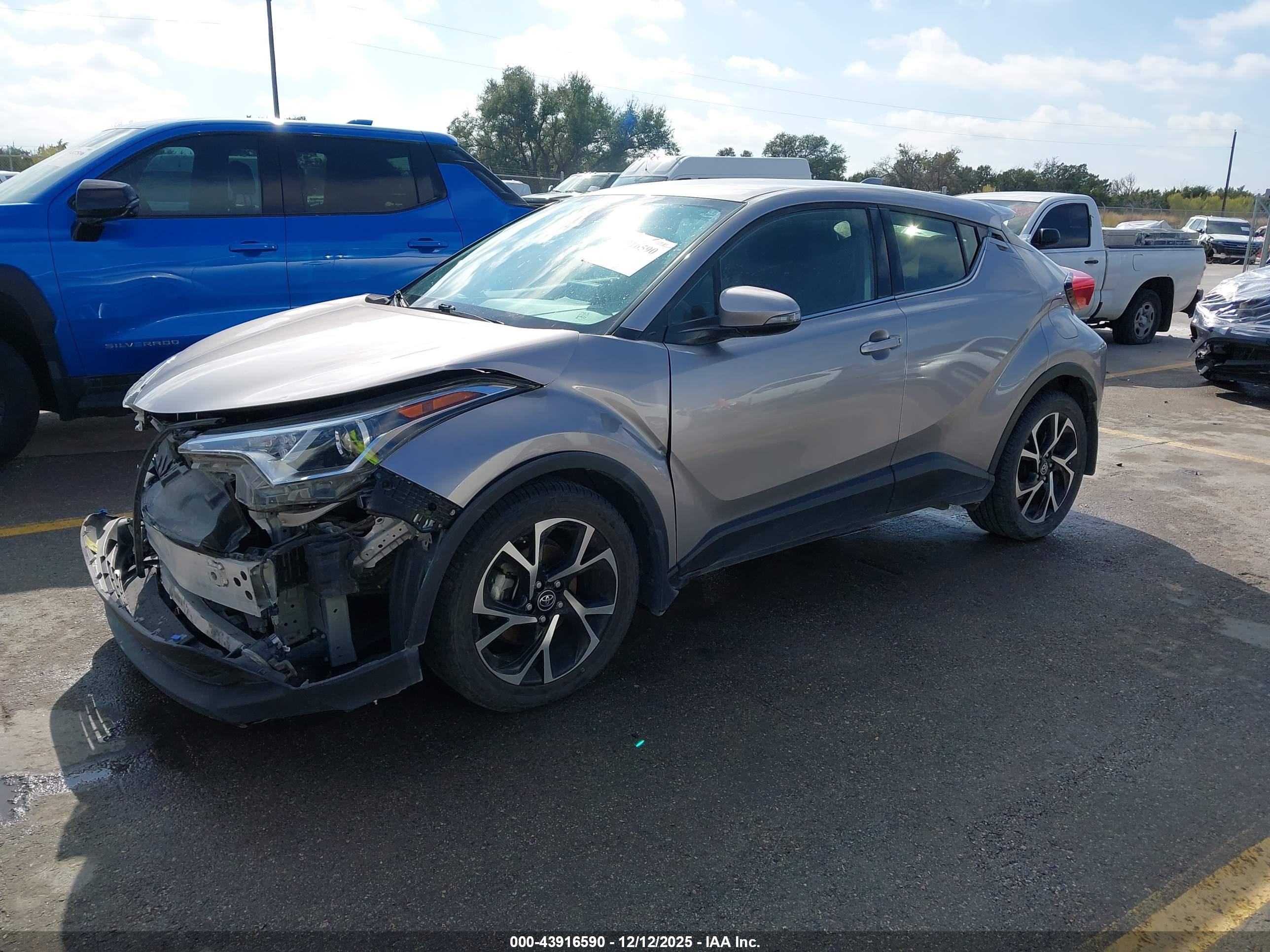 TOYOTA C-HR image 2