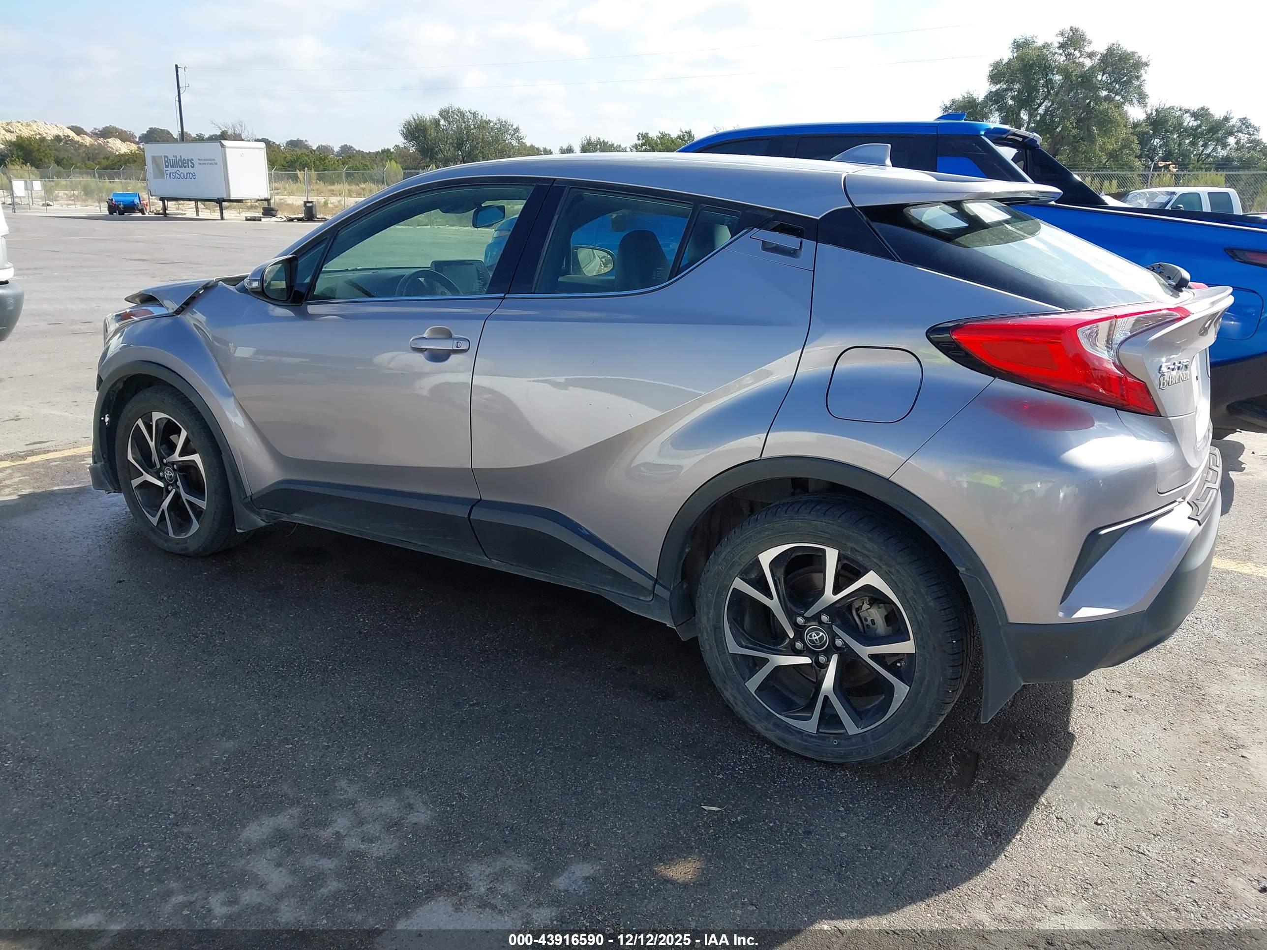TOYOTA C-HR image 3