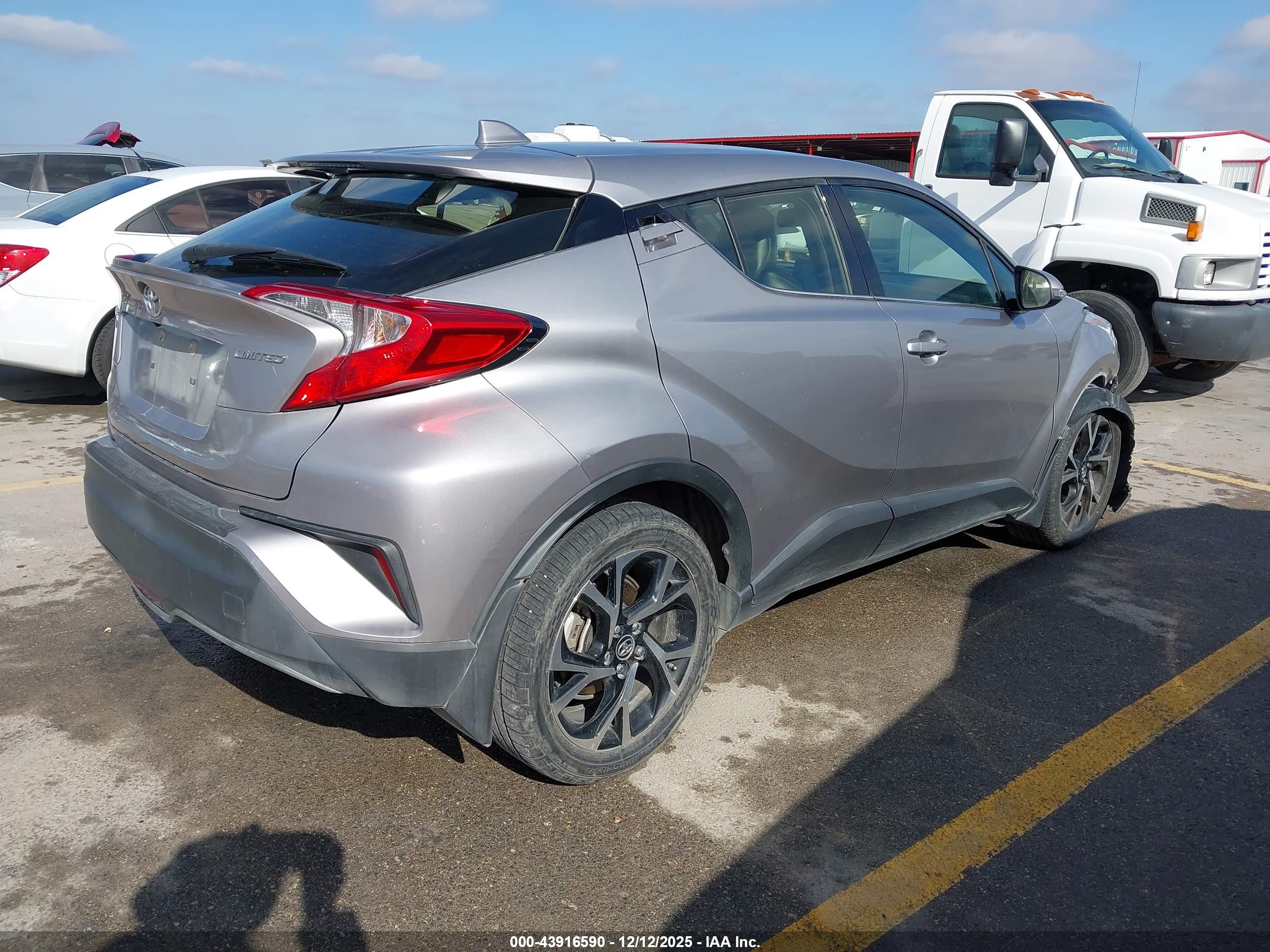 TOYOTA C-HR image 4