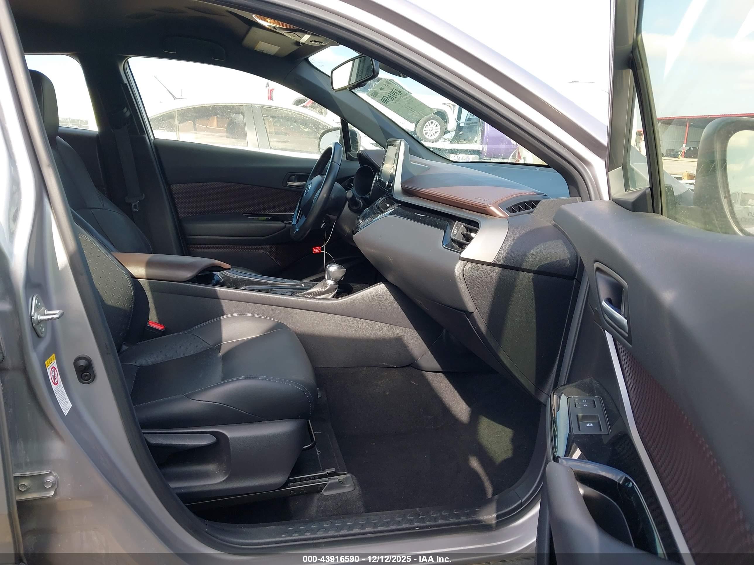 TOYOTA C-HR image 5