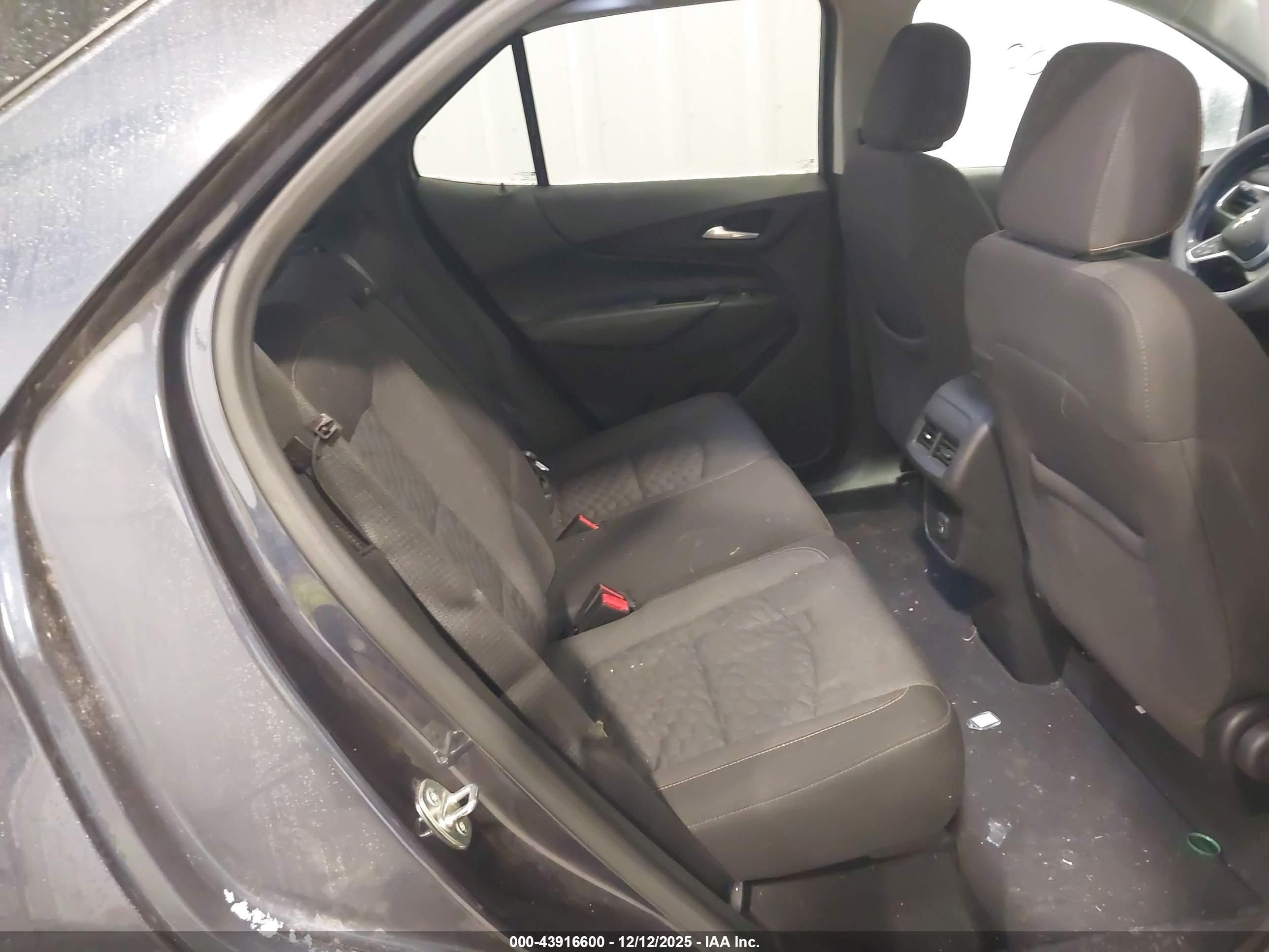 CHEVROLET EQUINOX image 8