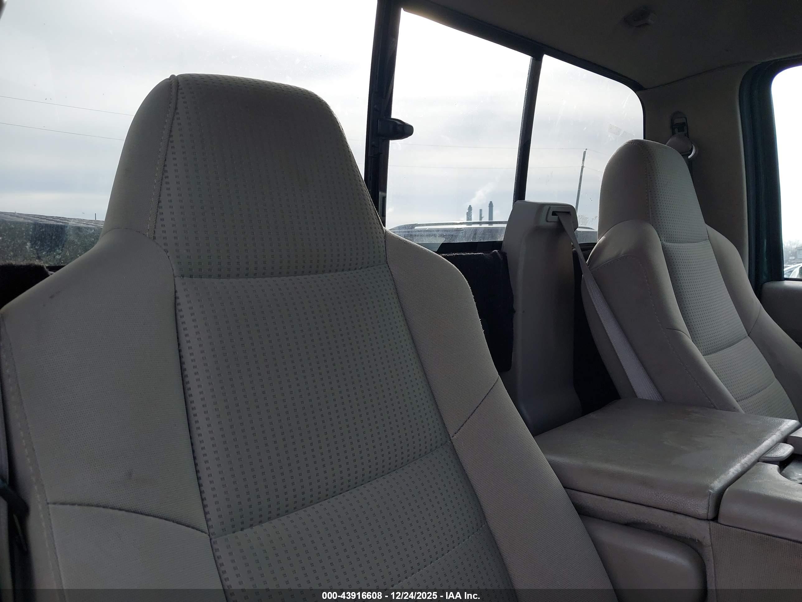 FORD F-350 image 8