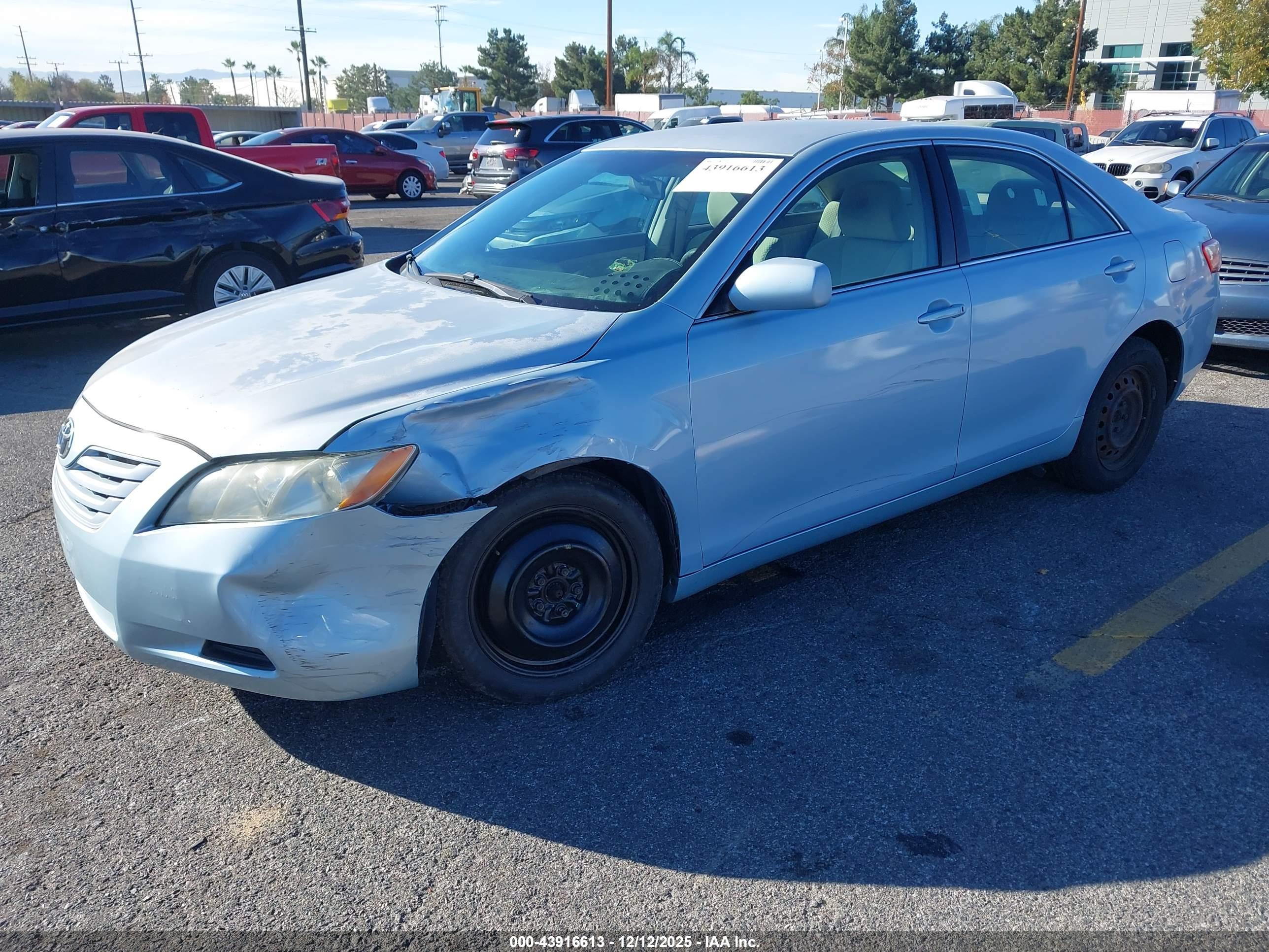 TOYOTA CAMRY image 2