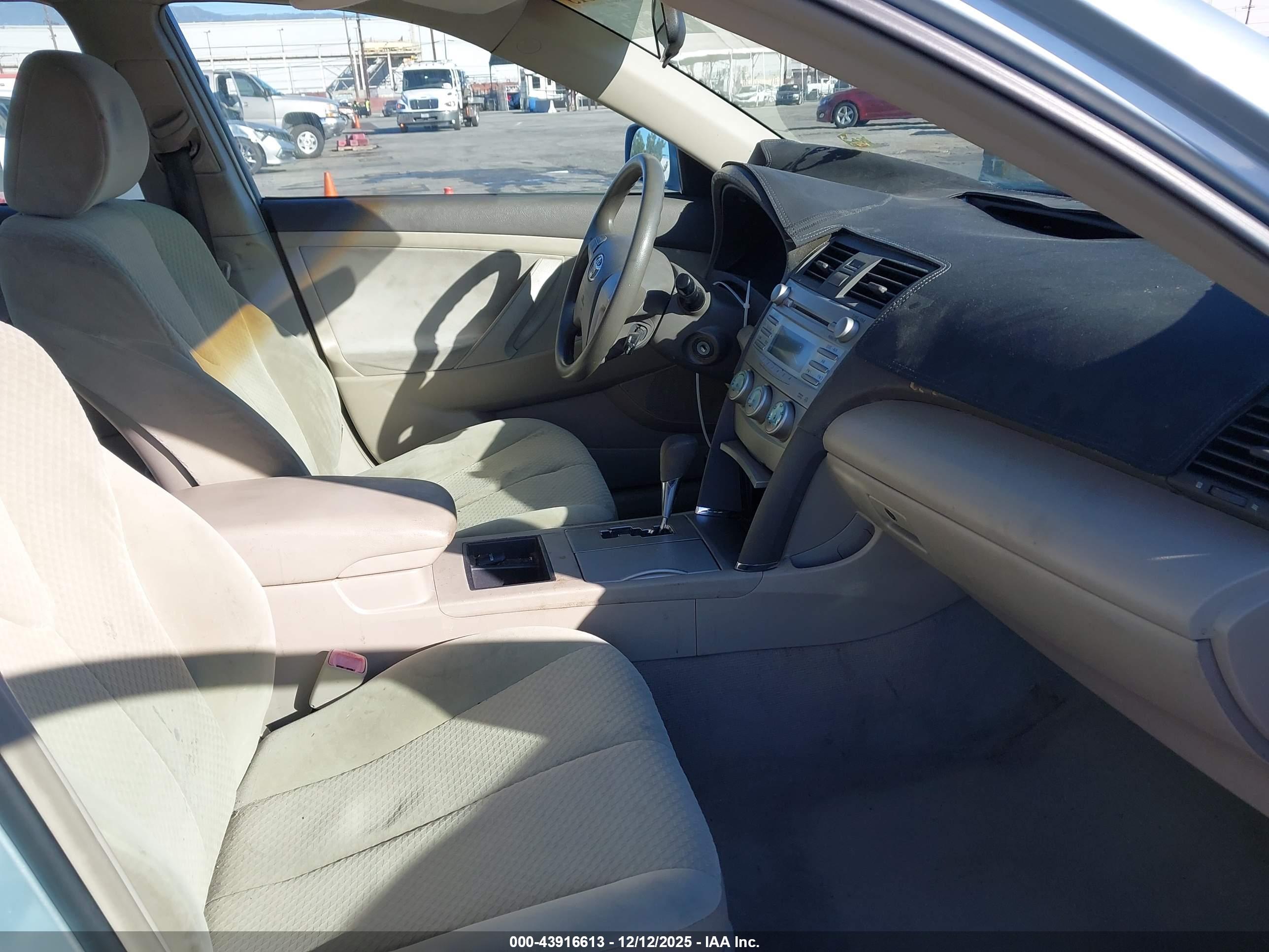TOYOTA CAMRY image 5