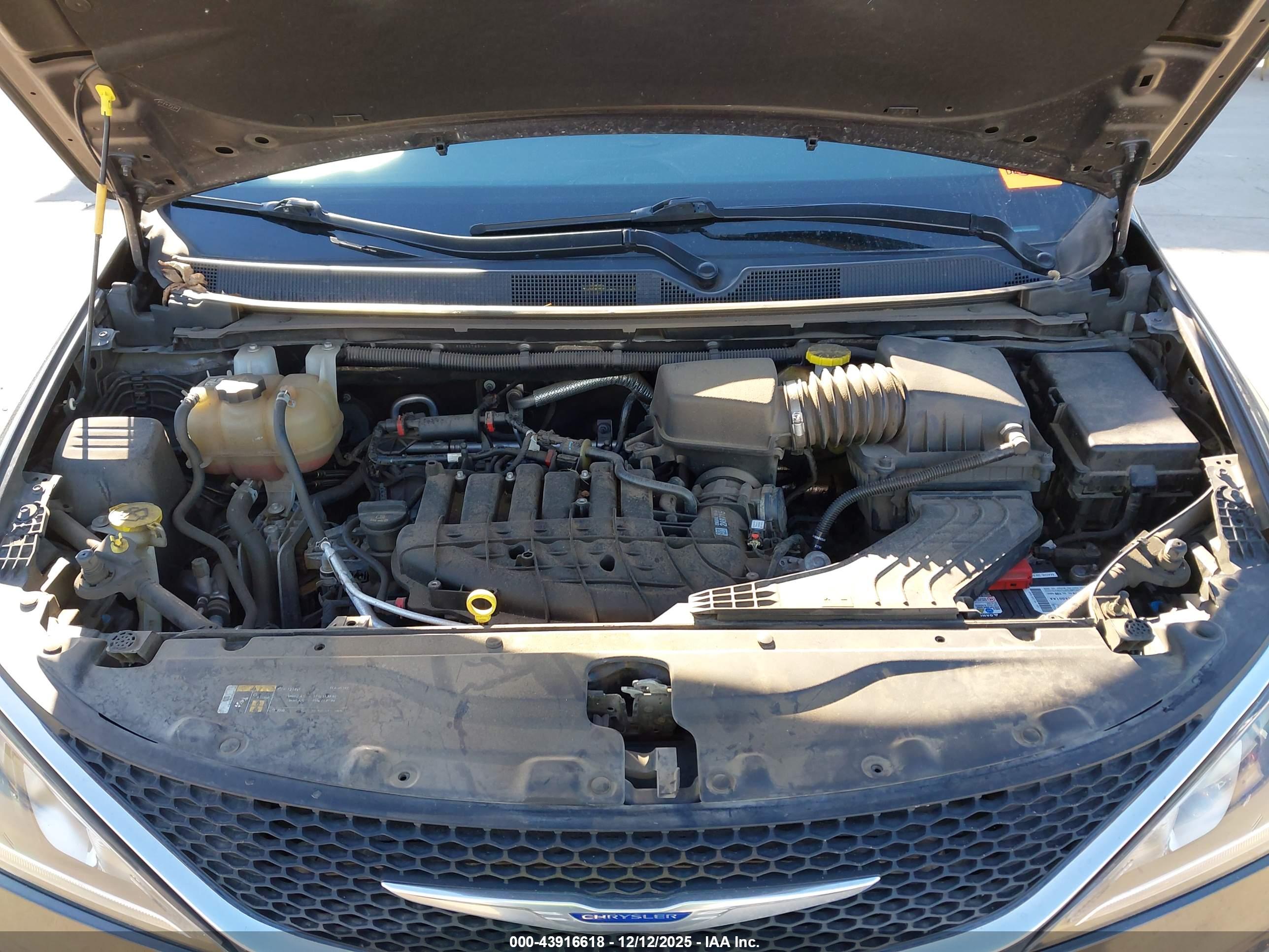 CHRYSLER PACIFICA image 10