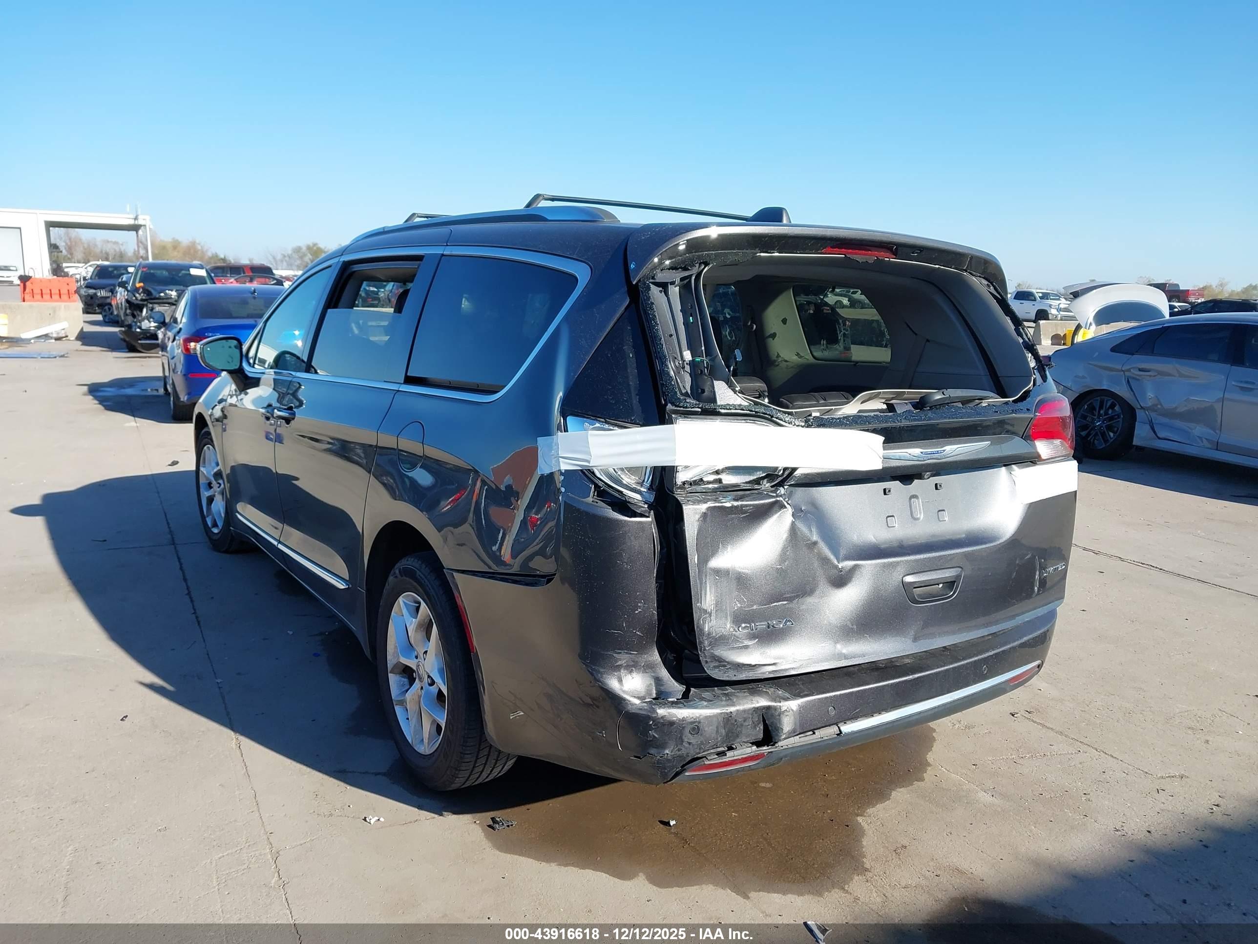 CHRYSLER PACIFICA image 3