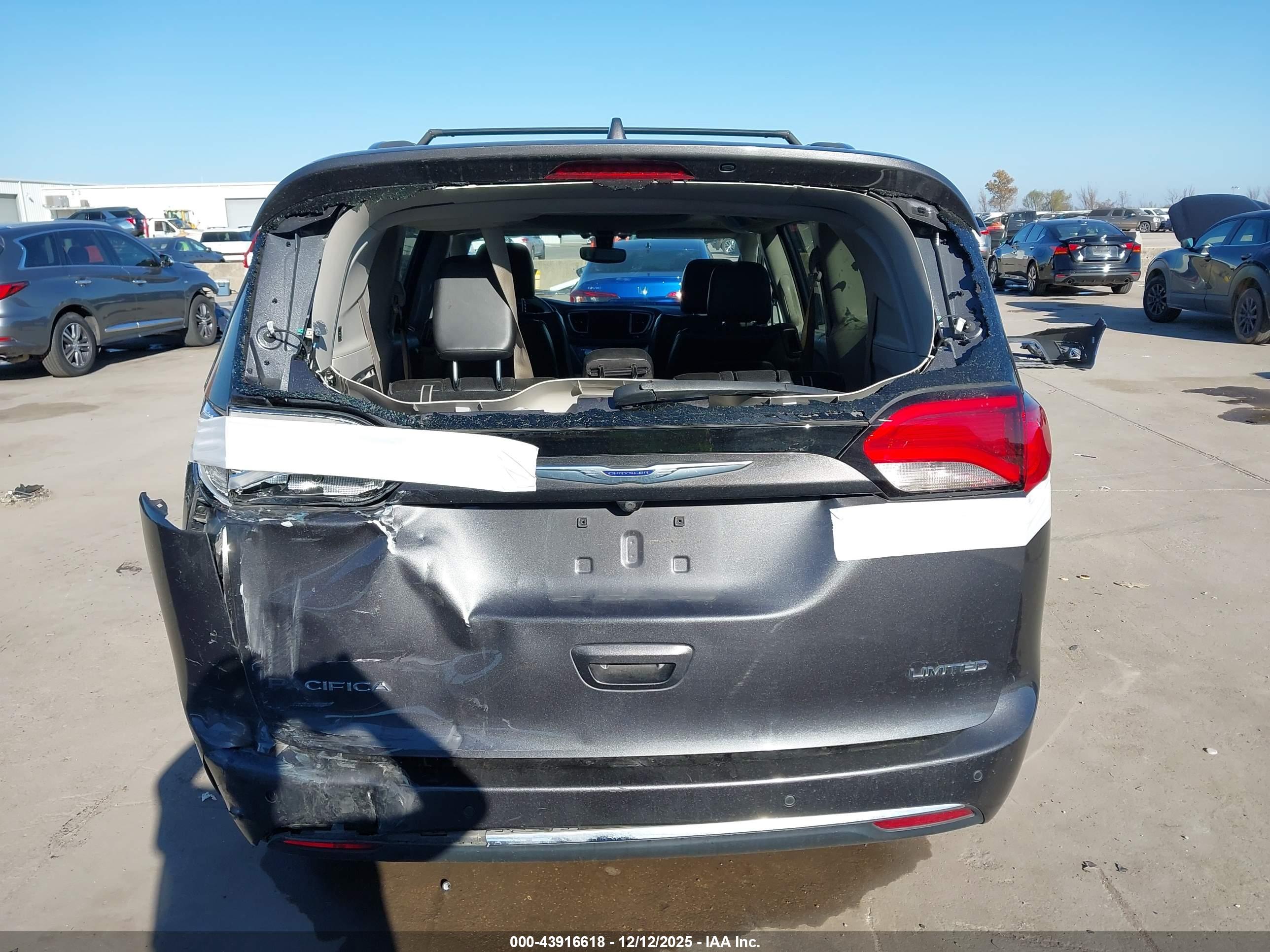 CHRYSLER PACIFICA image 6
