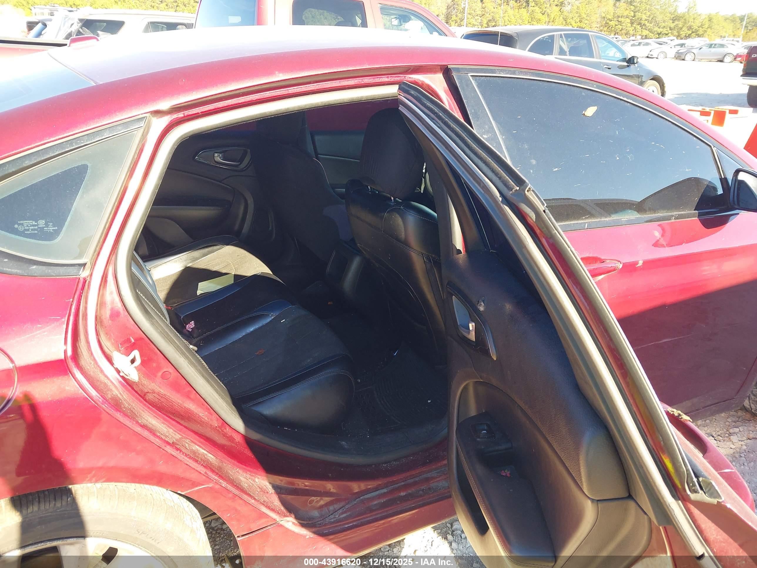 CHRYSLER 200 image 8