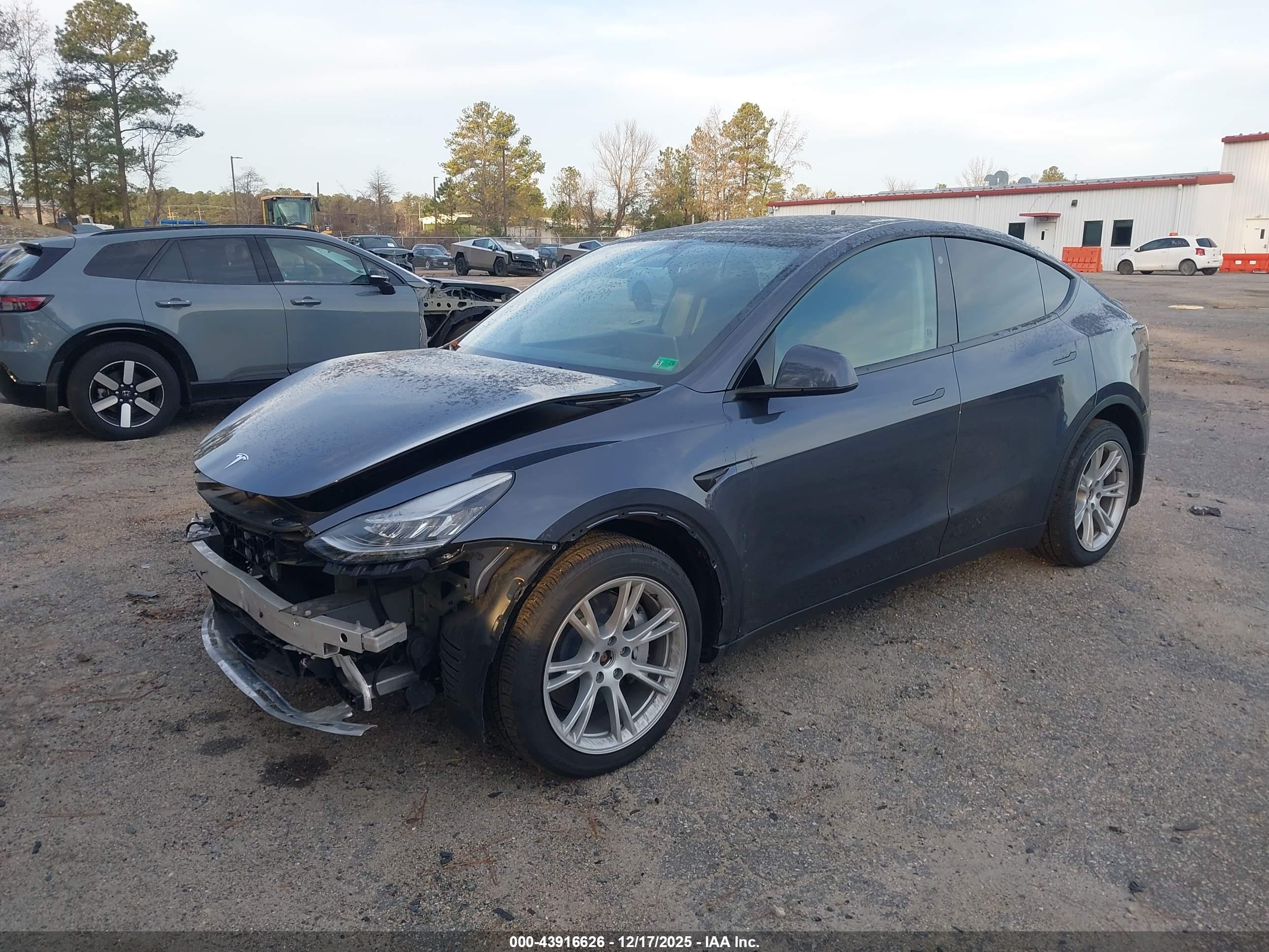 TESLA MODEL image 2