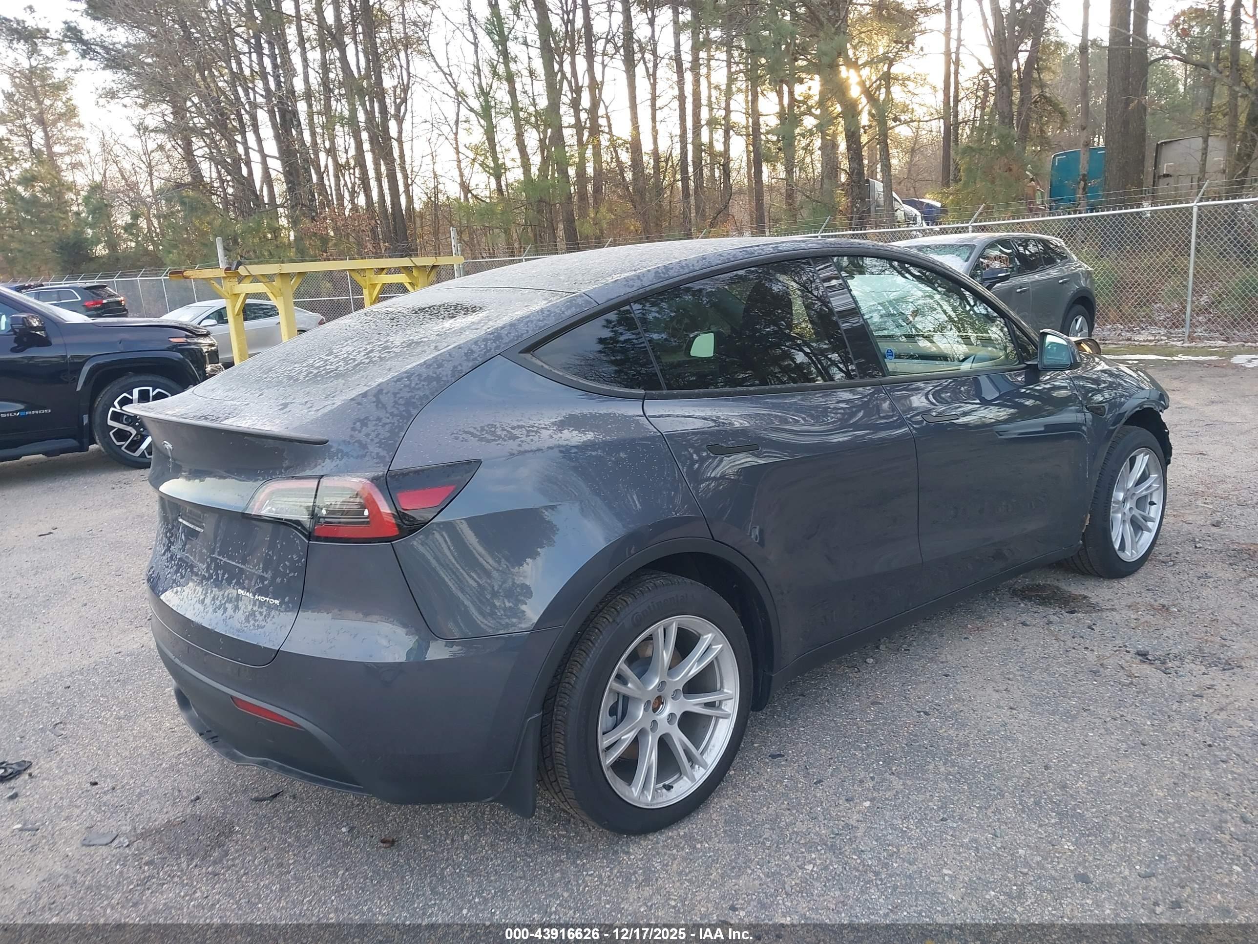 TESLA MODEL image 4