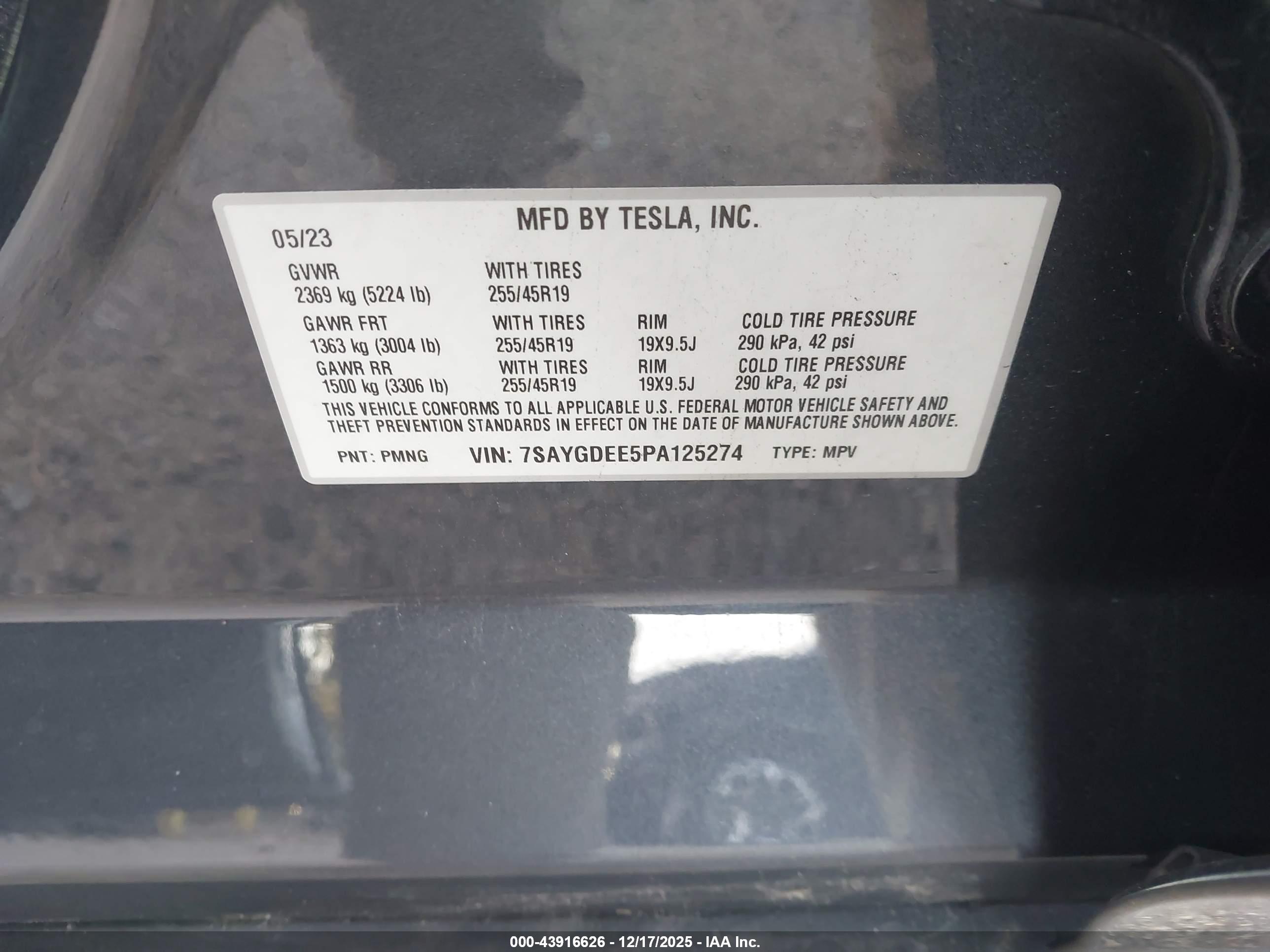 TESLA MODEL image 9