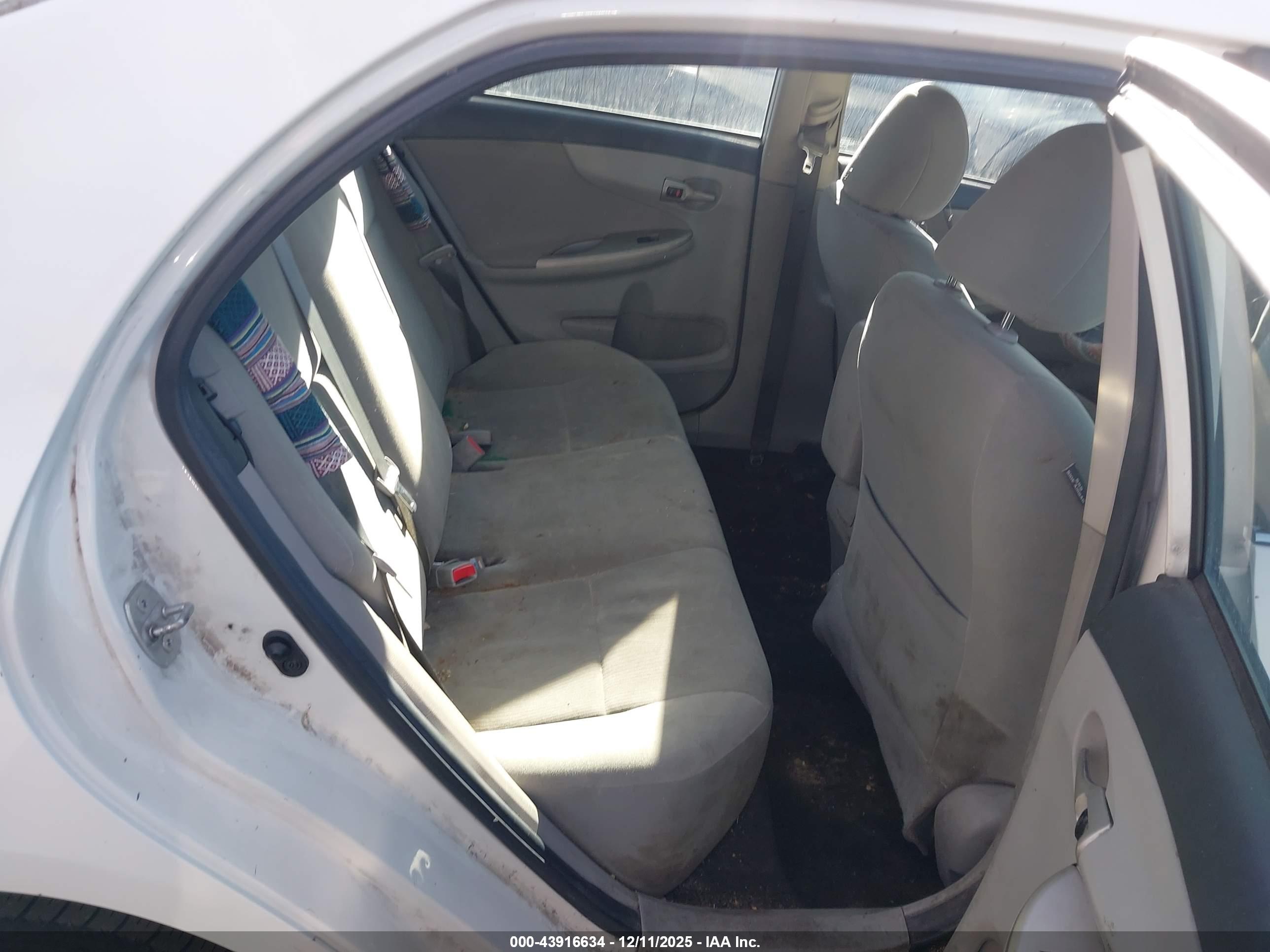TOYOTA COROLLA image 8