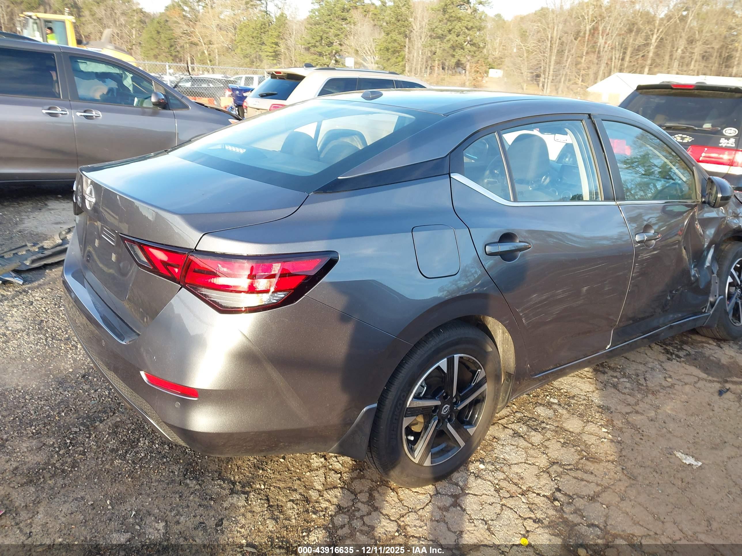 NISSAN SENTRA image 4