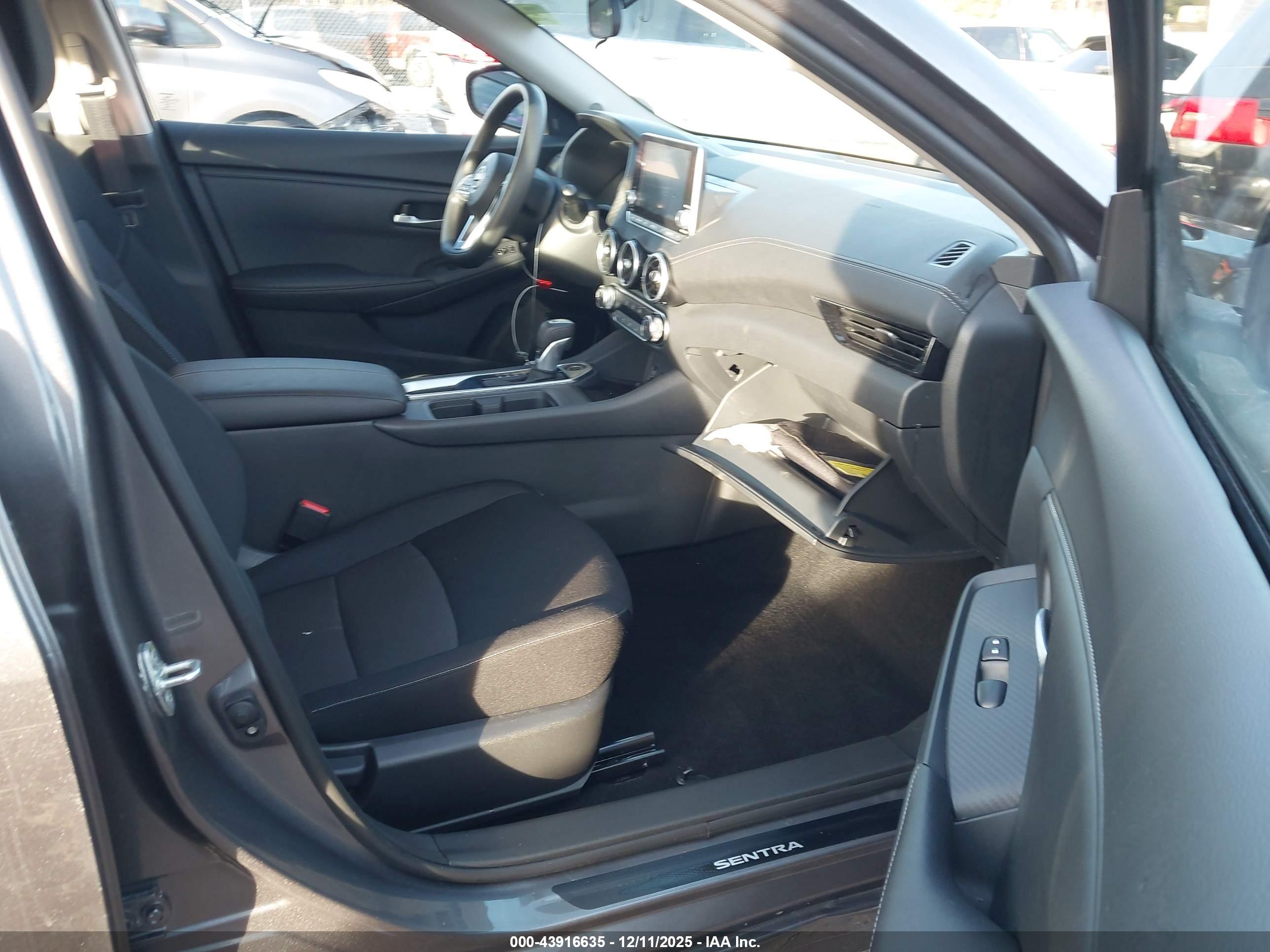 NISSAN SENTRA image 5
