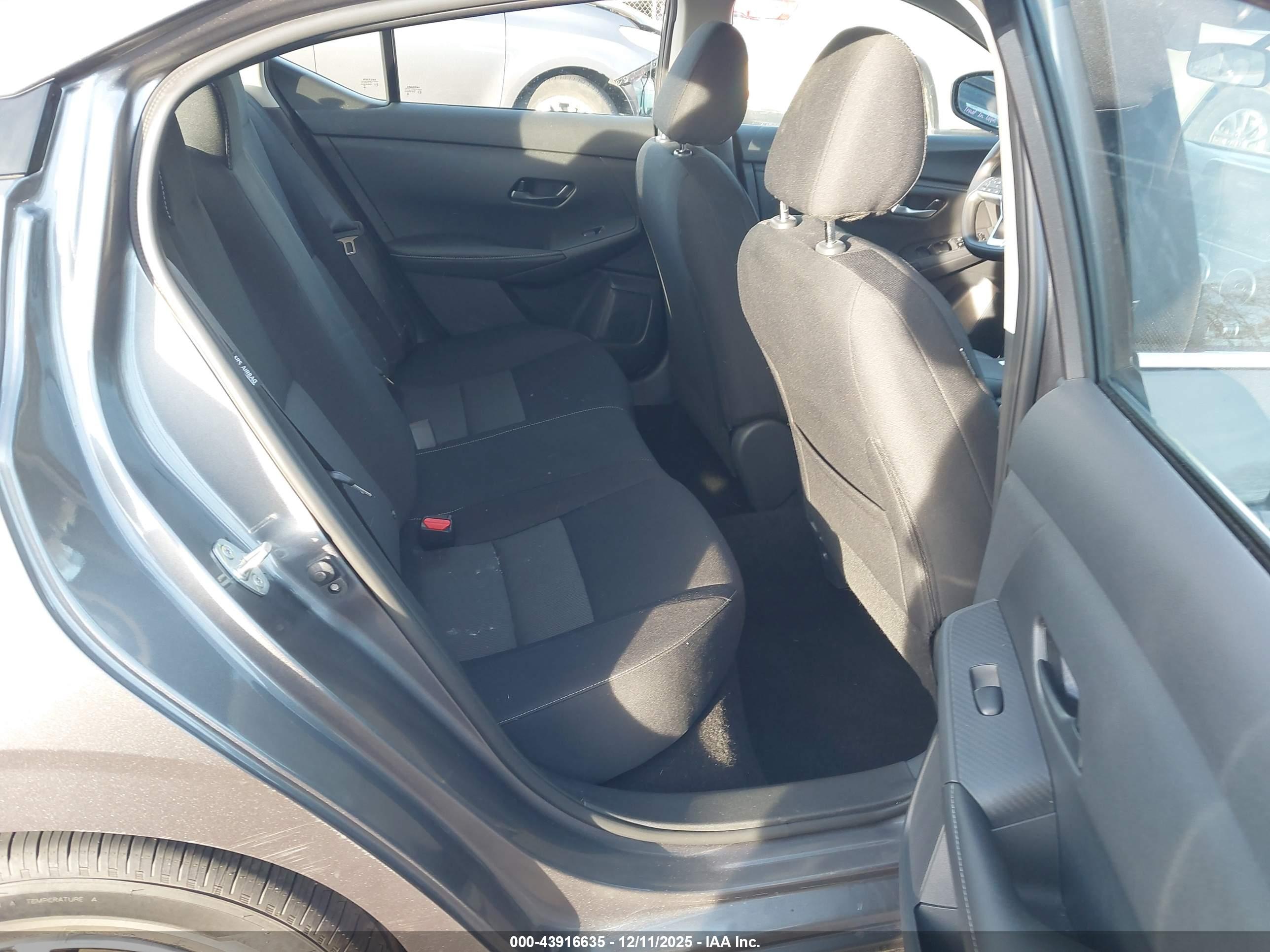 NISSAN SENTRA image 8