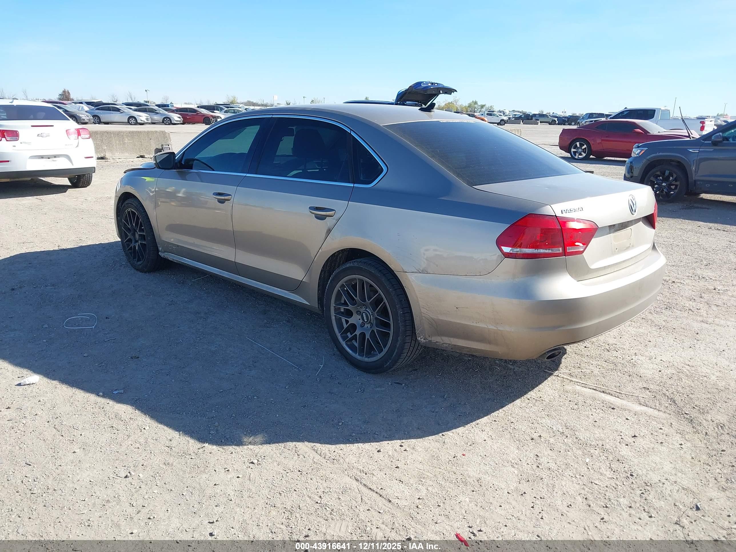 VOLKSWAGEN PASSAT image 3