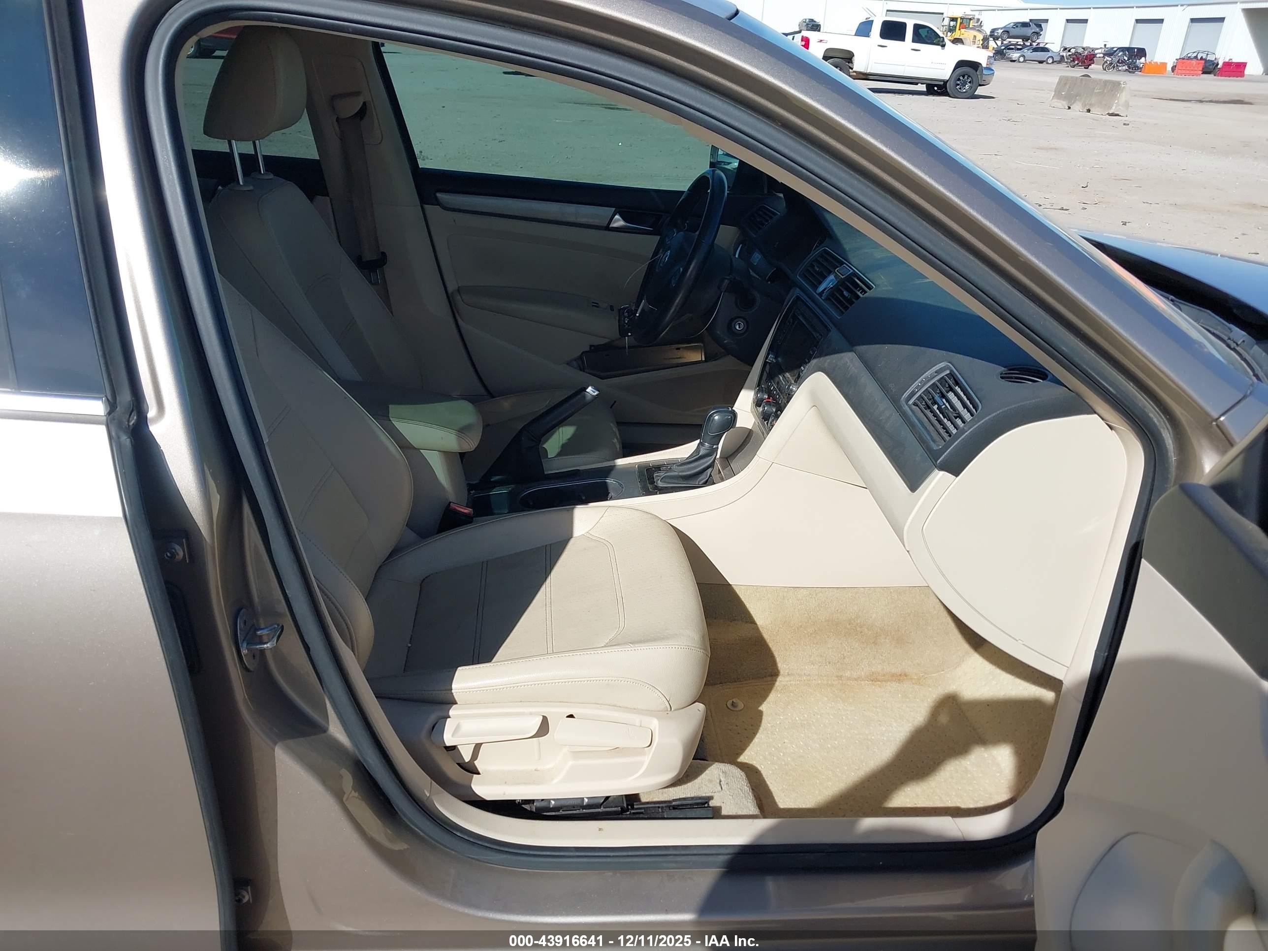 VOLKSWAGEN PASSAT image 5