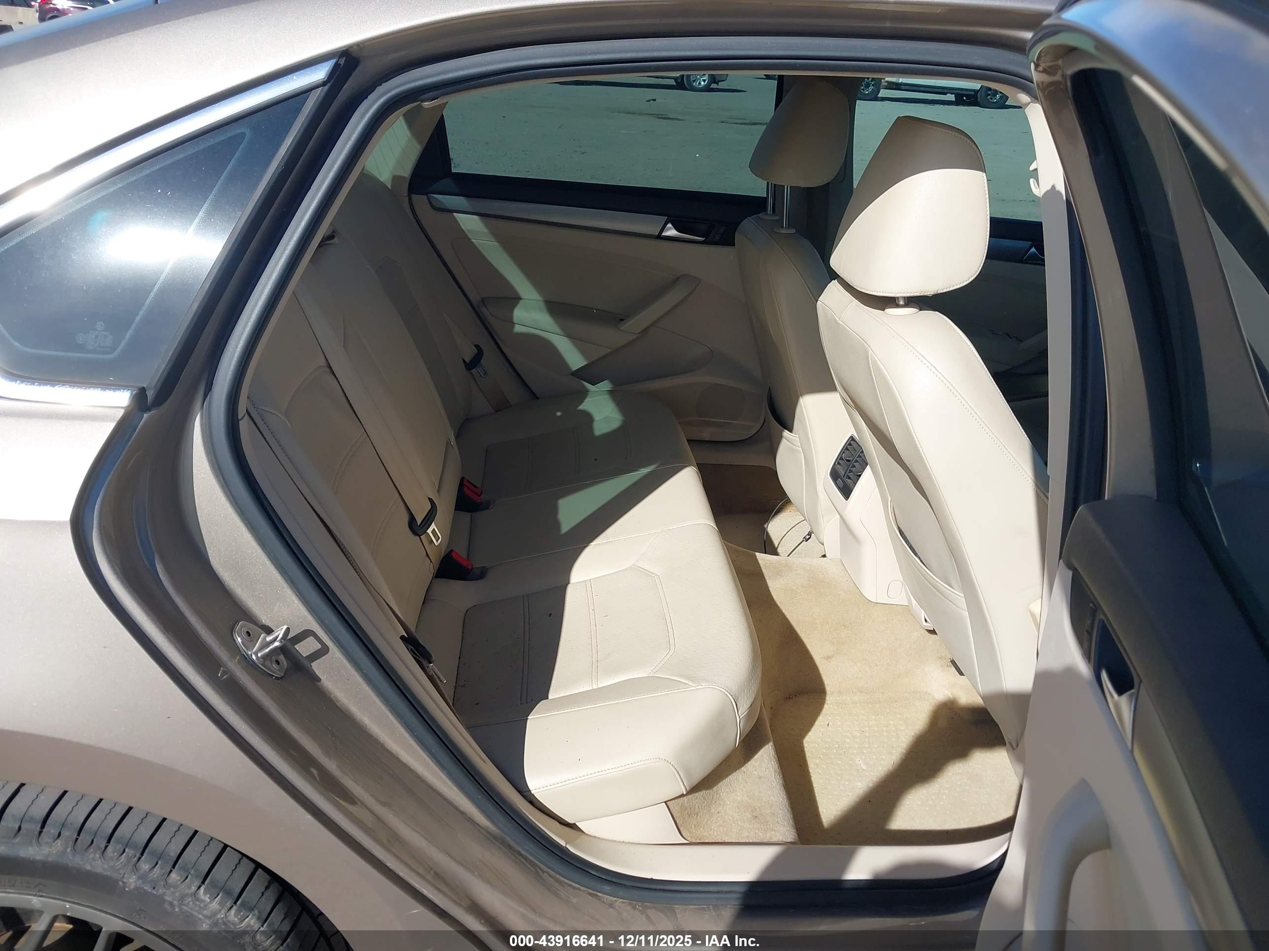 VOLKSWAGEN PASSAT image 8